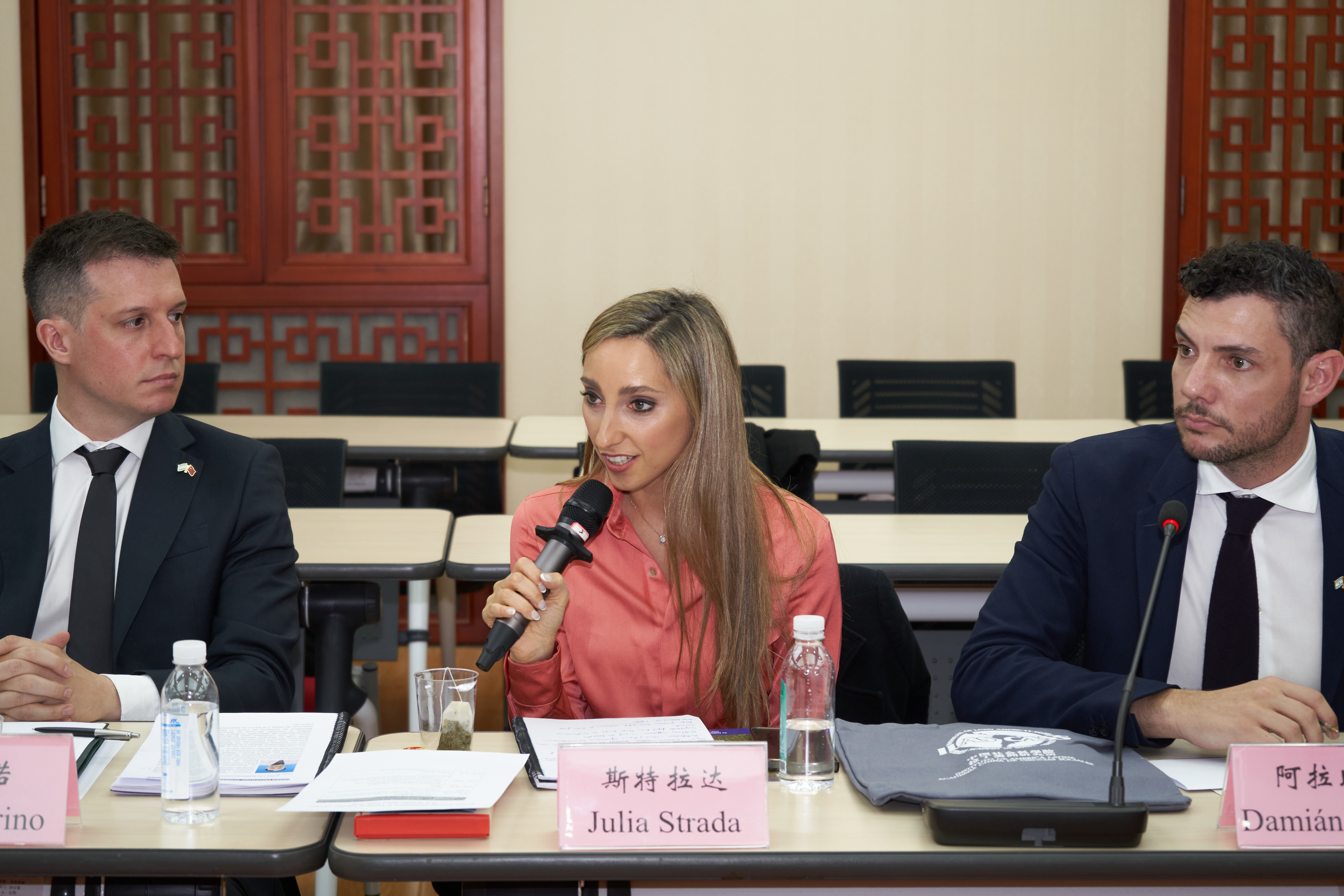 Galeria de imagenes de la noticia CHINA RECIBIÓ A UNA DELEGACIÓN DE DIPUTADOS NACIONALES 