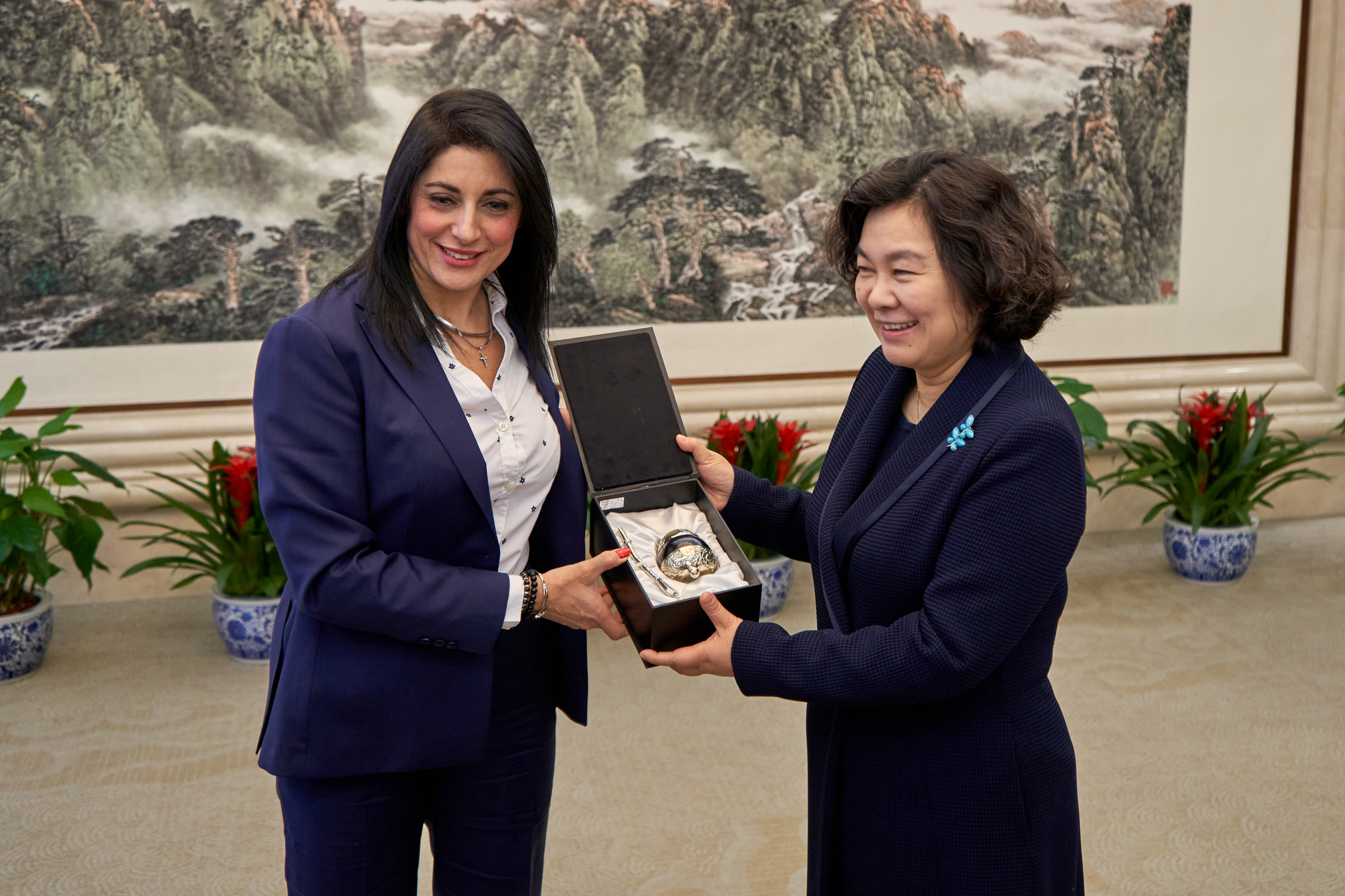 Galeria de imagenes de la noticia CHINA RECIBIÓ A UNA DELEGACIÓN DE DIPUTADOS NACIONALES 