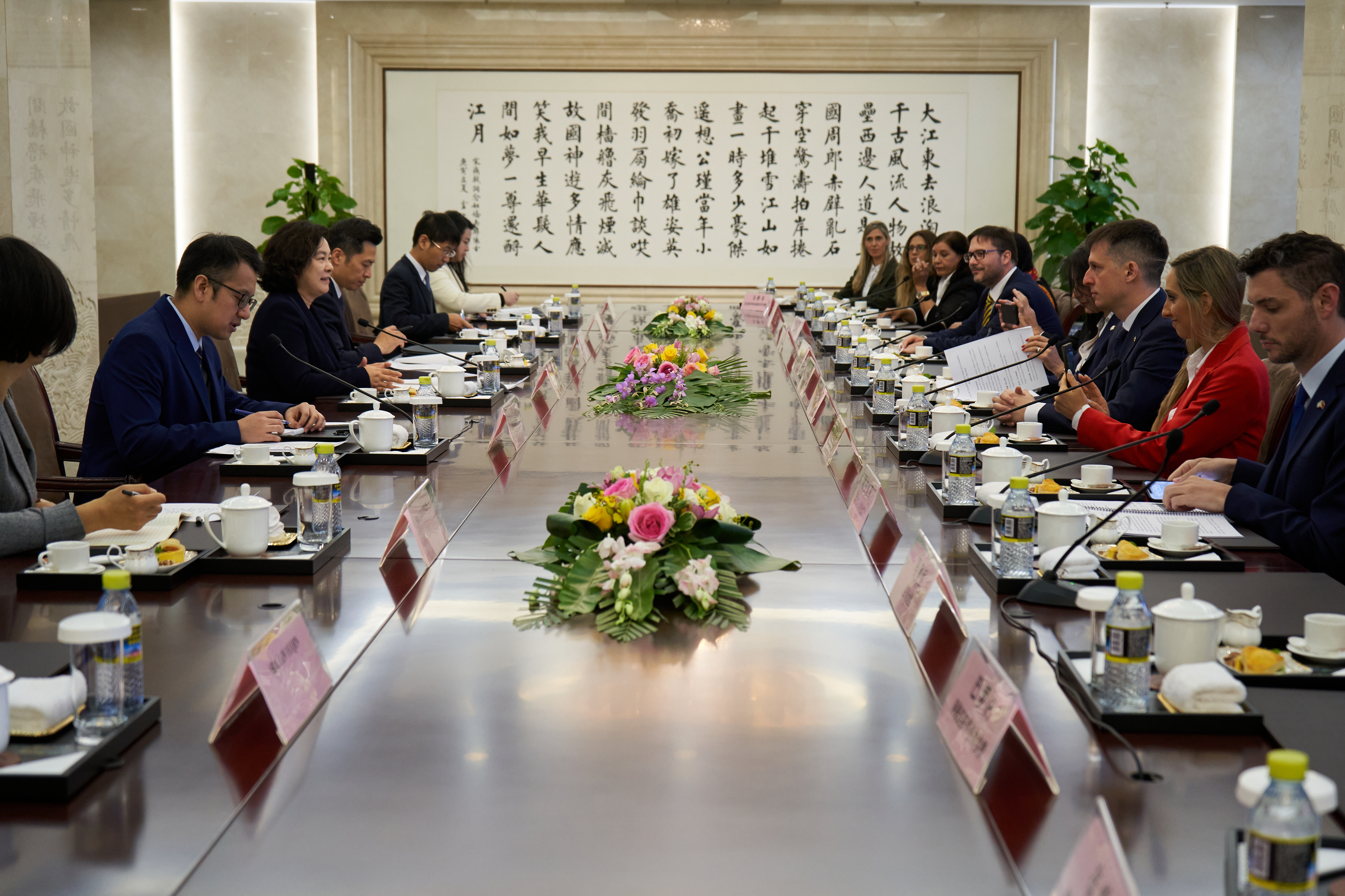 Galeria de imagenes de la noticia CHINA RECIBIÓ A UNA DELEGACIÓN DE DIPUTADOS NACIONALES 