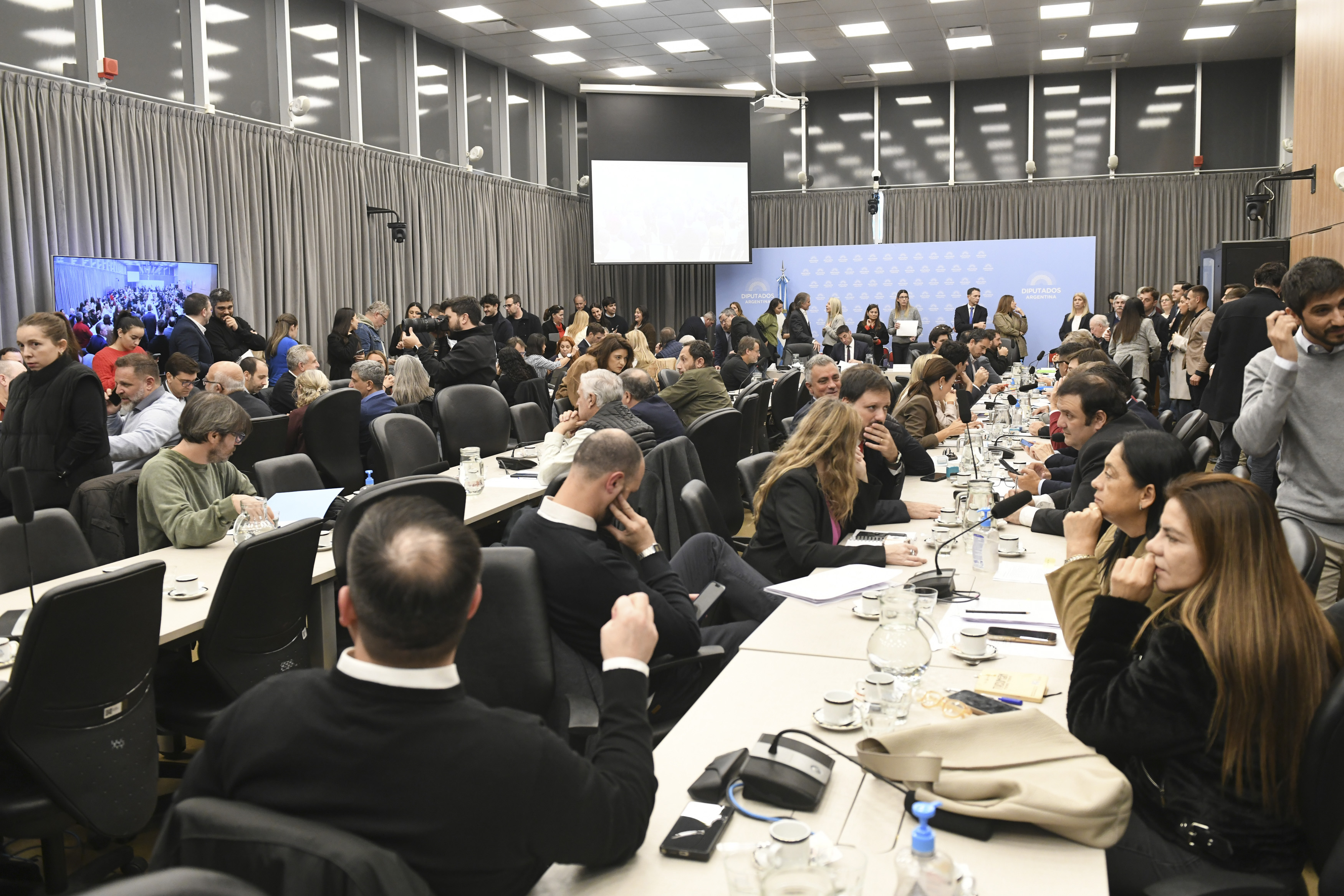 Galeria de imagenes de la noticia OBTUVO DICTAMEN DE MAYORÍA LA READECUACIÓN DEL REGIMEN DE SUBSIDIOS DE GAS EN ZONAS FRÍAS