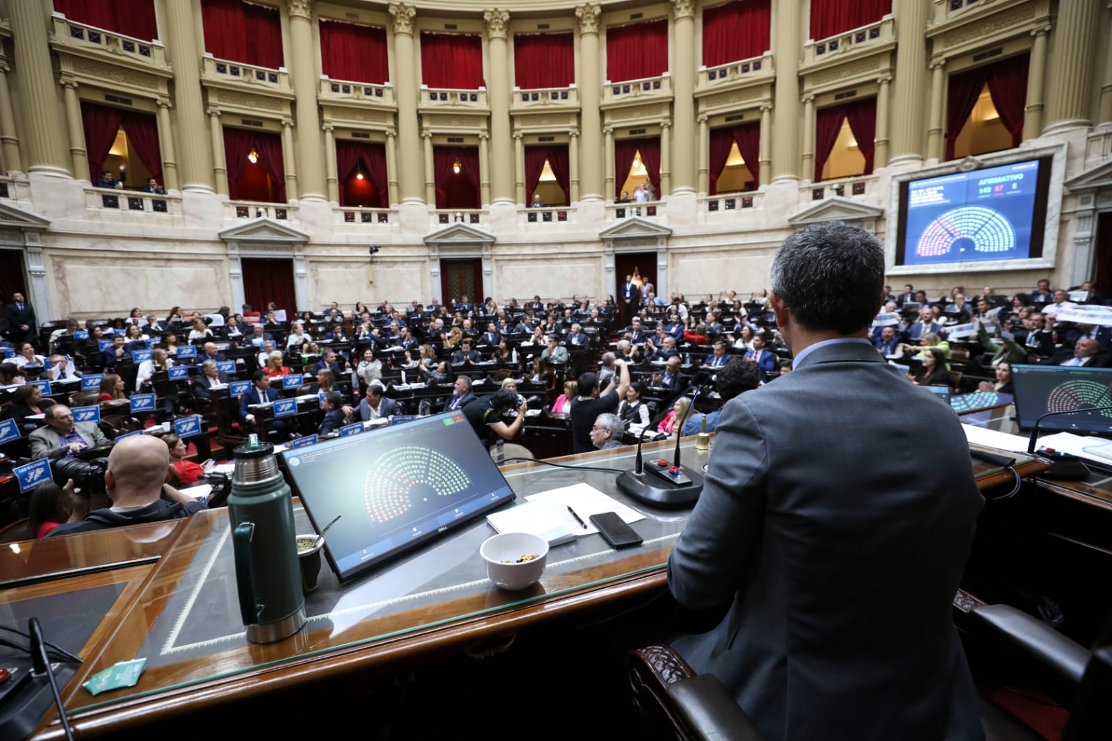 Galeria de imagenes de la noticia EN UNA SESIÓN ESPECIAL, DIPUTADOS CONVIRTIÓ EN LEY LA IMPLEMENTACIÓN DE LA BOLETA ÚNICA PAPEL