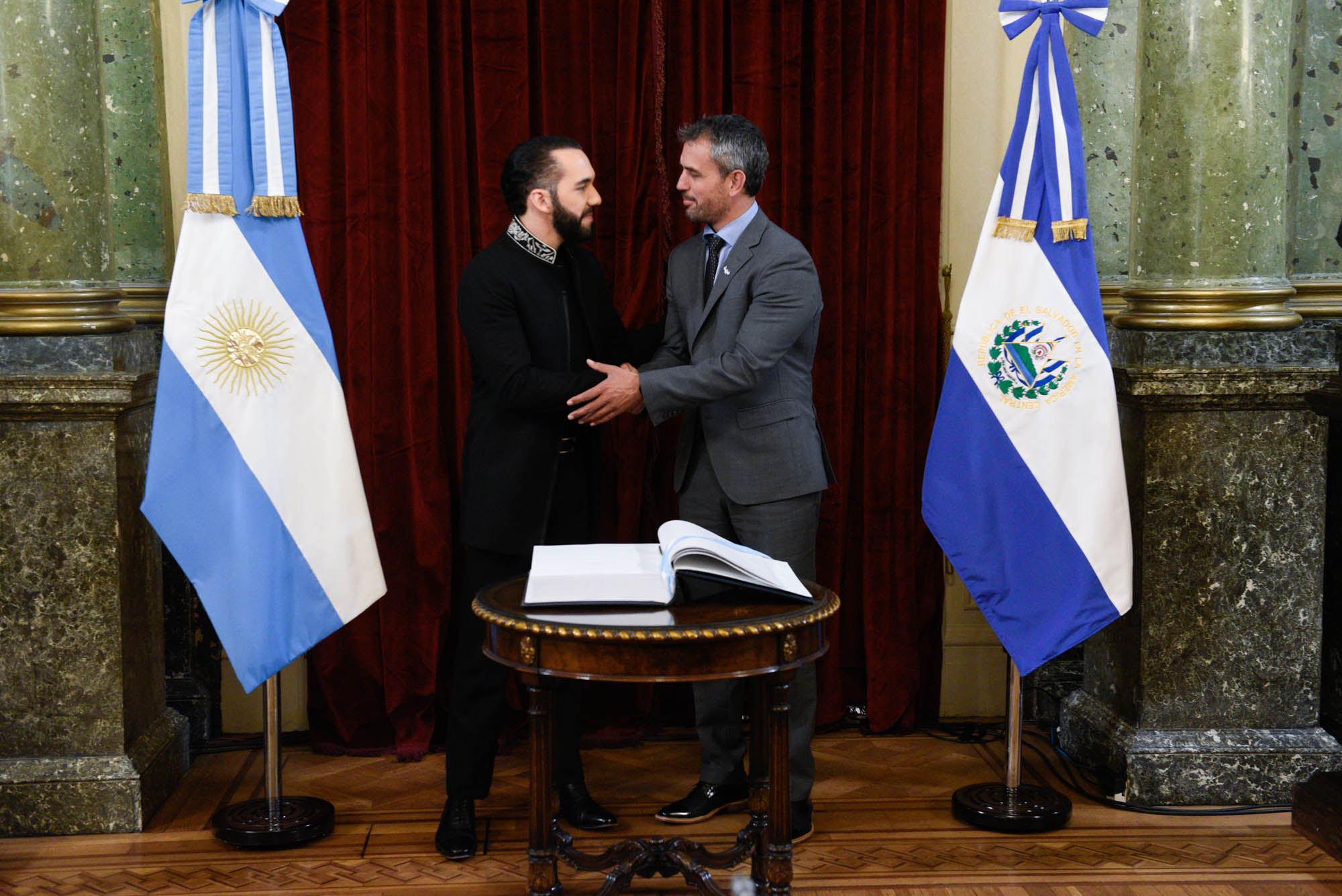 Galeria de imagenes de la noticia EN SU PASO POR EL CONGRESO, NAYIB BUKELE MANTUVO UN ENCUENTRO CON MARTIN MENEM