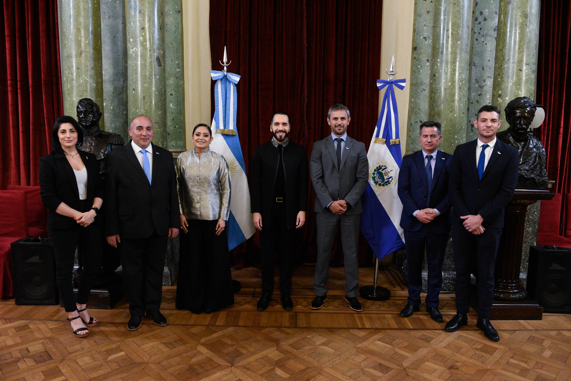 Galeria de imagenes de la noticia EN SU PASO POR EL CONGRESO, NAYIB BUKELE MANTUVO UN ENCUENTRO CON MARTIN MENEM