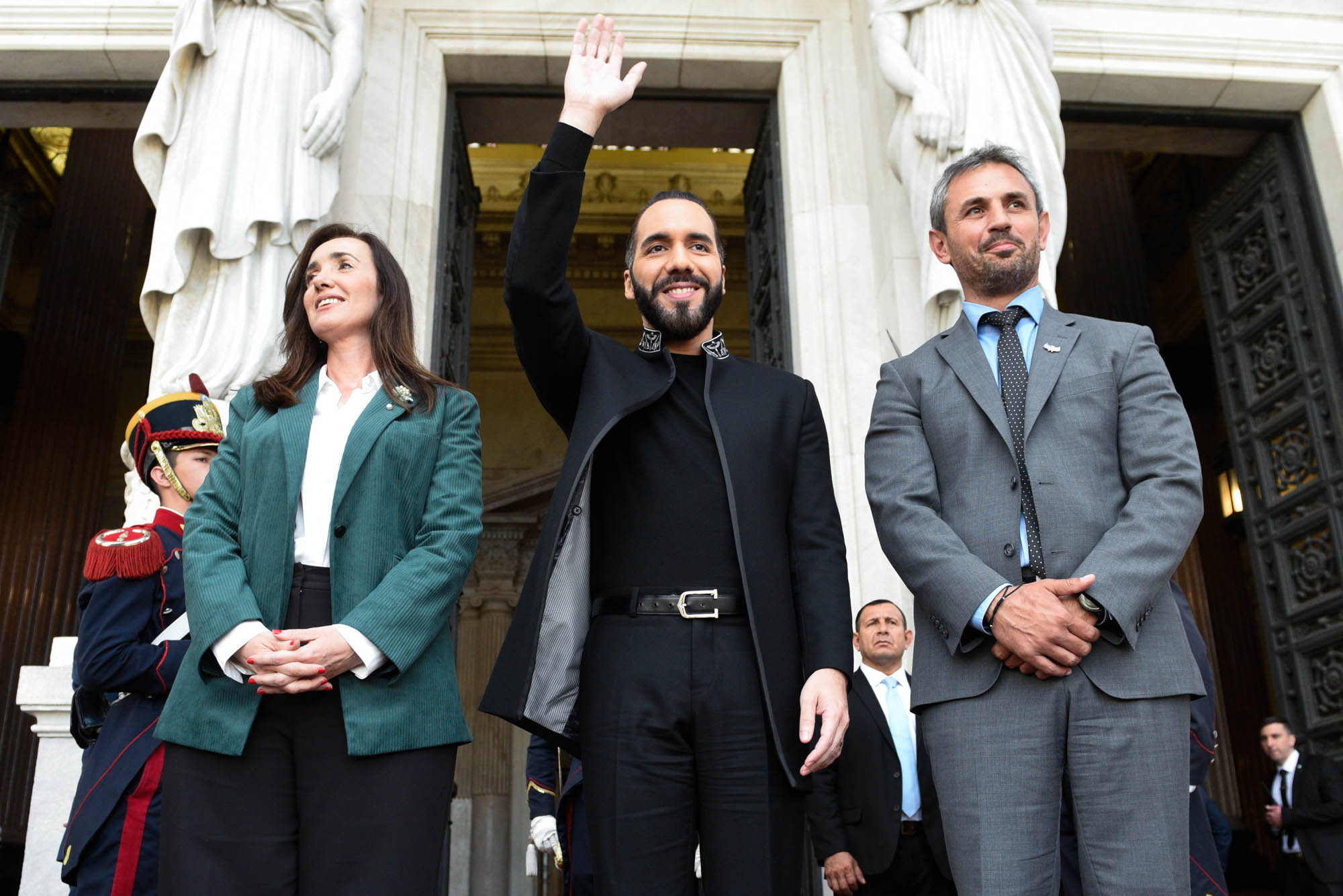 Galeria de imagenes de la noticia EN SU PASO POR EL CONGRESO, NAYIB BUKELE MANTUVO UN ENCUENTRO CON MARTIN MENEM