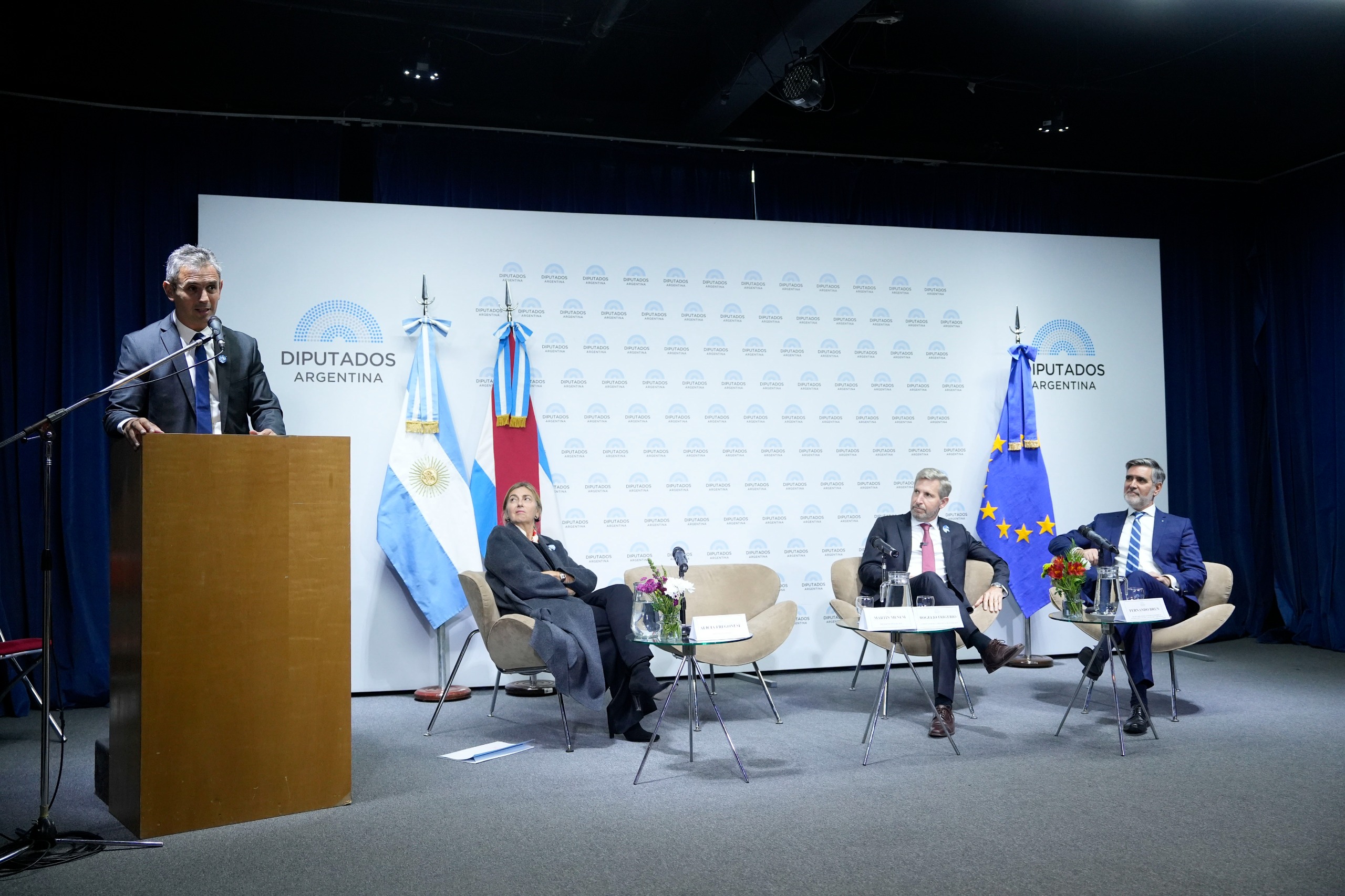 Galeria de imagenes de la noticia POR LA SEMANA DE LA MIEL, SE DESARROLLÓ CONVERSATORIO SOBRE APICULTURA Y COMERCIO INTERNACIONAL