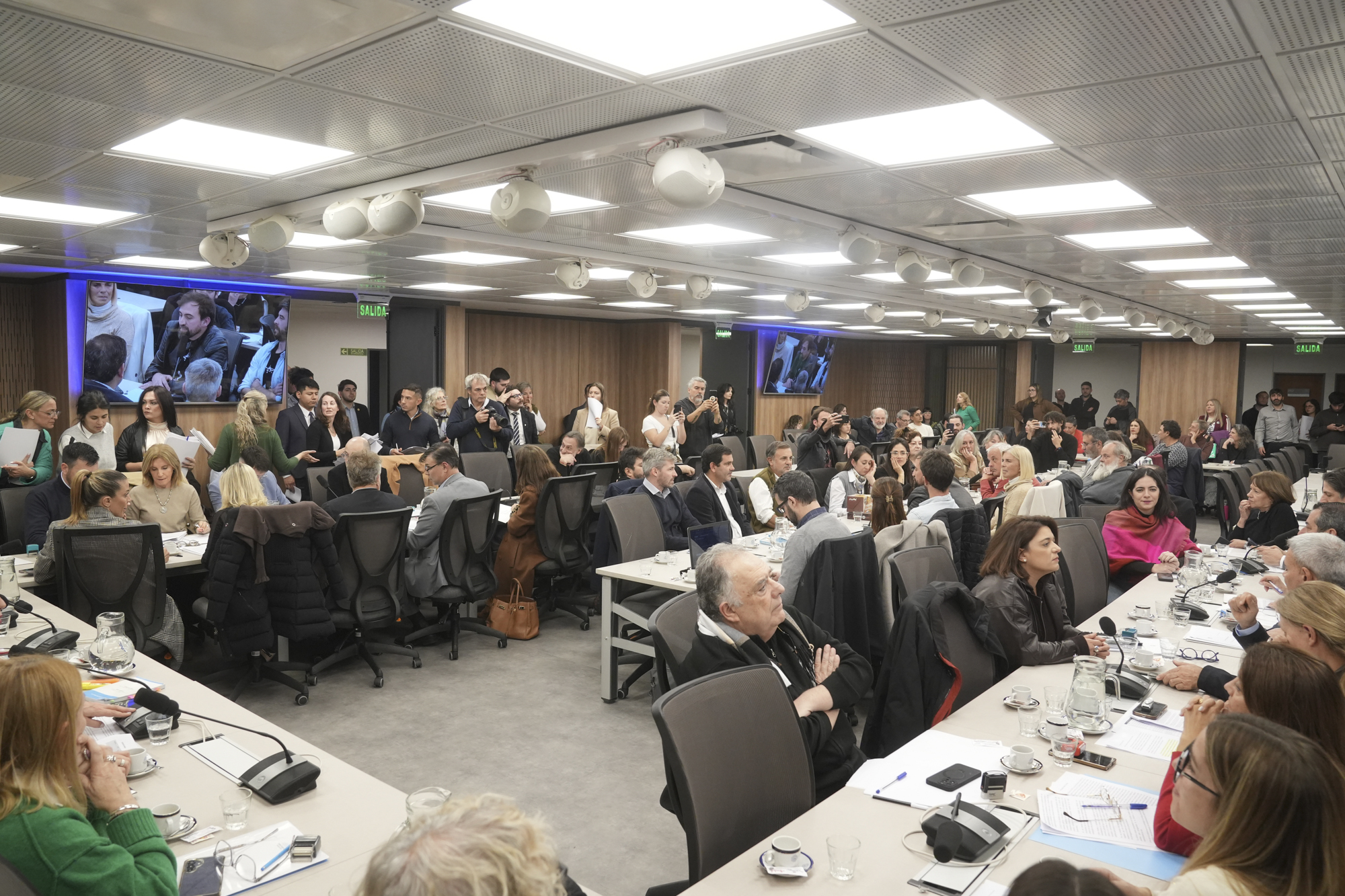 Galeria de imagenes de la noticia CON INVITADOS, LA COMISIÓN DE CULTURA RECONOCIÓ INICIATIVAS LOCALES Y REGIONALES
