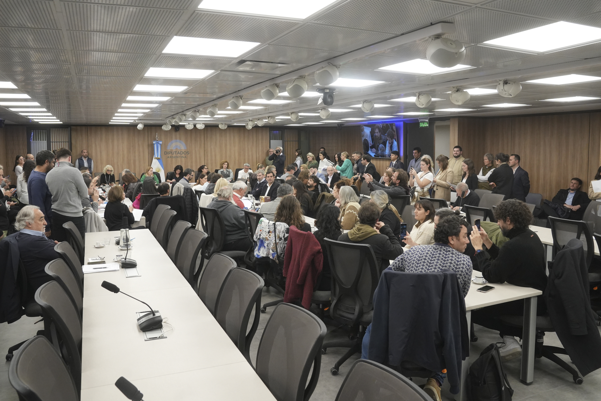 Galeria de imagenes de la noticia CON INVITADOS, LA COMISIÓN DE CULTURA RECONOCIÓ INICIATIVAS LOCALES Y REGIONALES