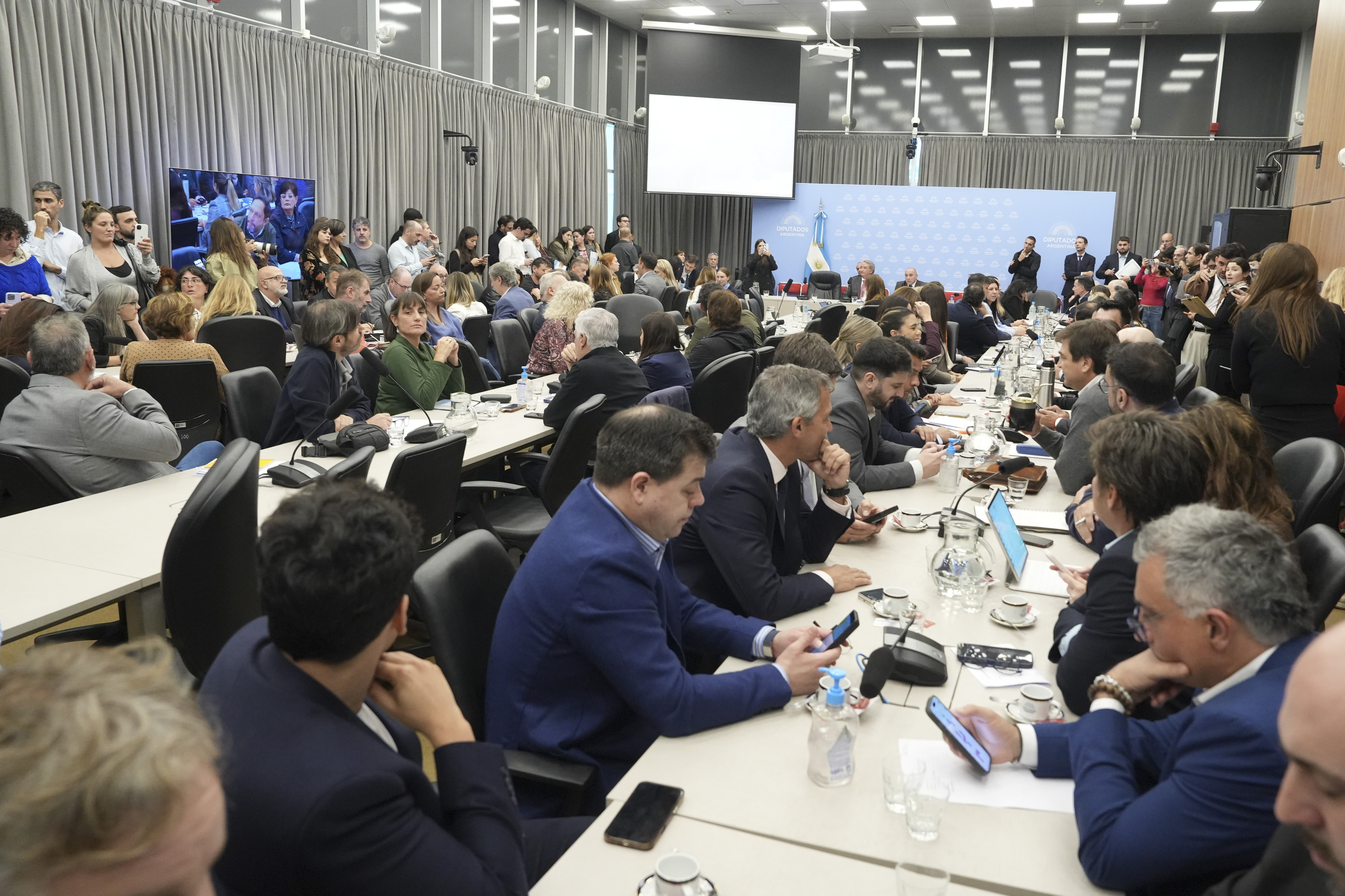 Galeria de imagenes de la noticia LA MODIFICACIÓN DE LA LEY DE GLACIARES OBTUVO DICTAMEN Y SERÁ DEBATIDA MAÑANA EN EL RECINTO