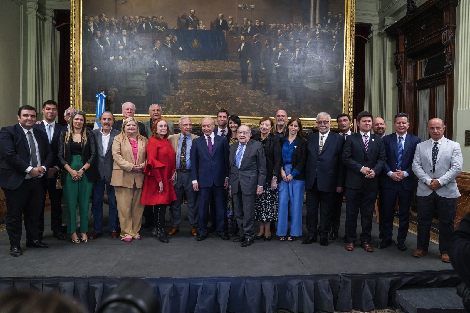 Galeria de imagenes de la noticia DIPUTADOS RECONOCIÓ A EDUARDO MENEM CON LA MENCIÓN DE HONOR “DR. JUAN BAUTISTA ALBERDI”