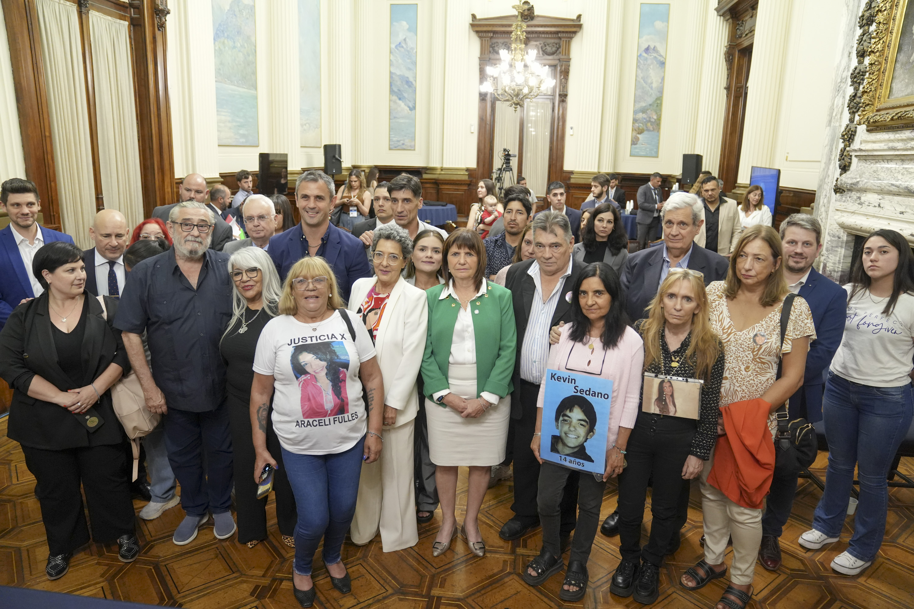 Galeria de imagenes de la noticia MENEM Y BULLRICH FIRMARON UN CONVENIO PARA FORTALECER LA LEY DE DERECHOS DE VÍCTIMAS DE DELITOS