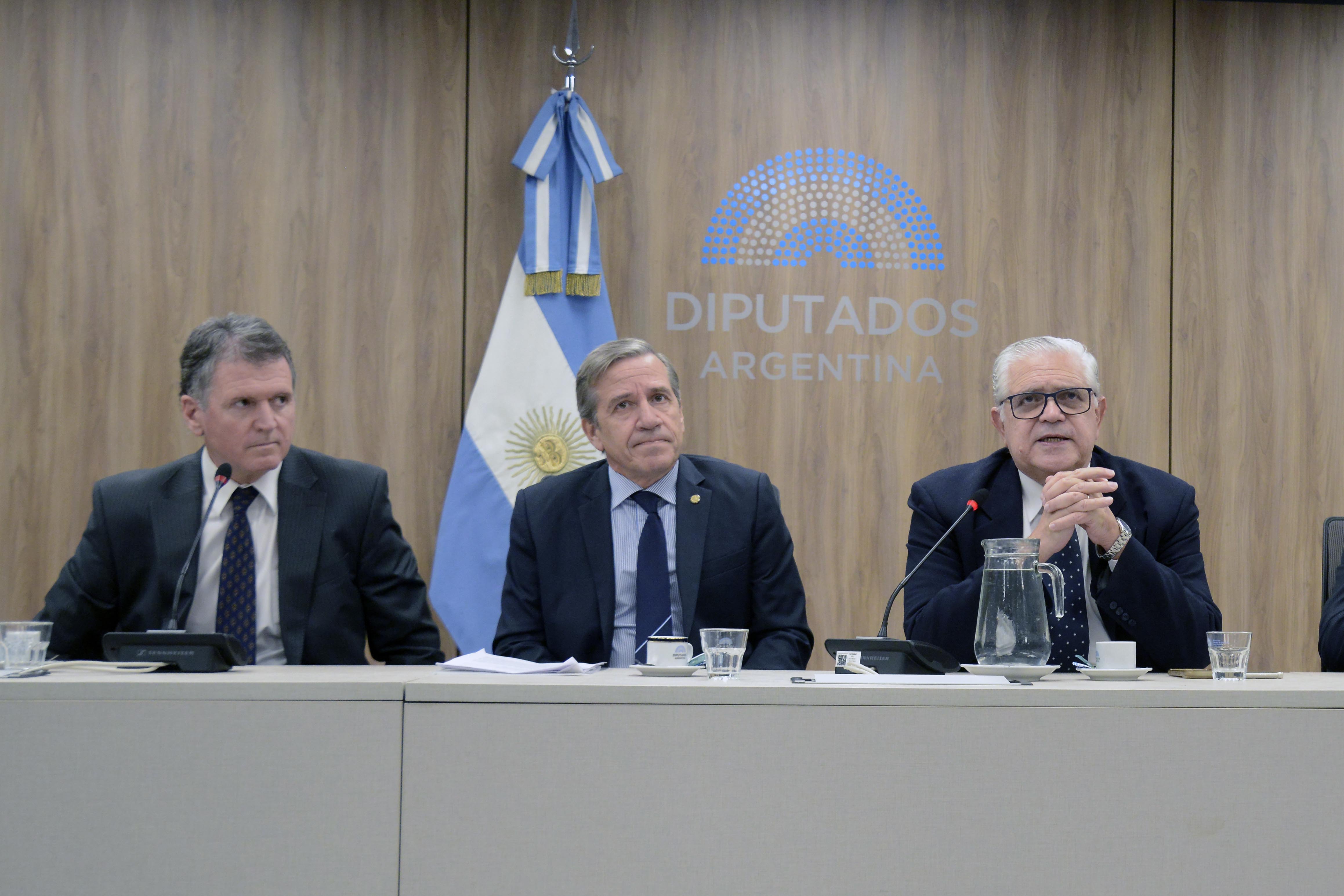 Galeria de imagenes de la noticia COMISIÓN DE DEFENSA NACIONAL: CON INVITADOS, CONTINÚA EL DEBATE SOBRE MODIFICACIÓN DE LA LEY DE SEGURIDAD INTERIOR