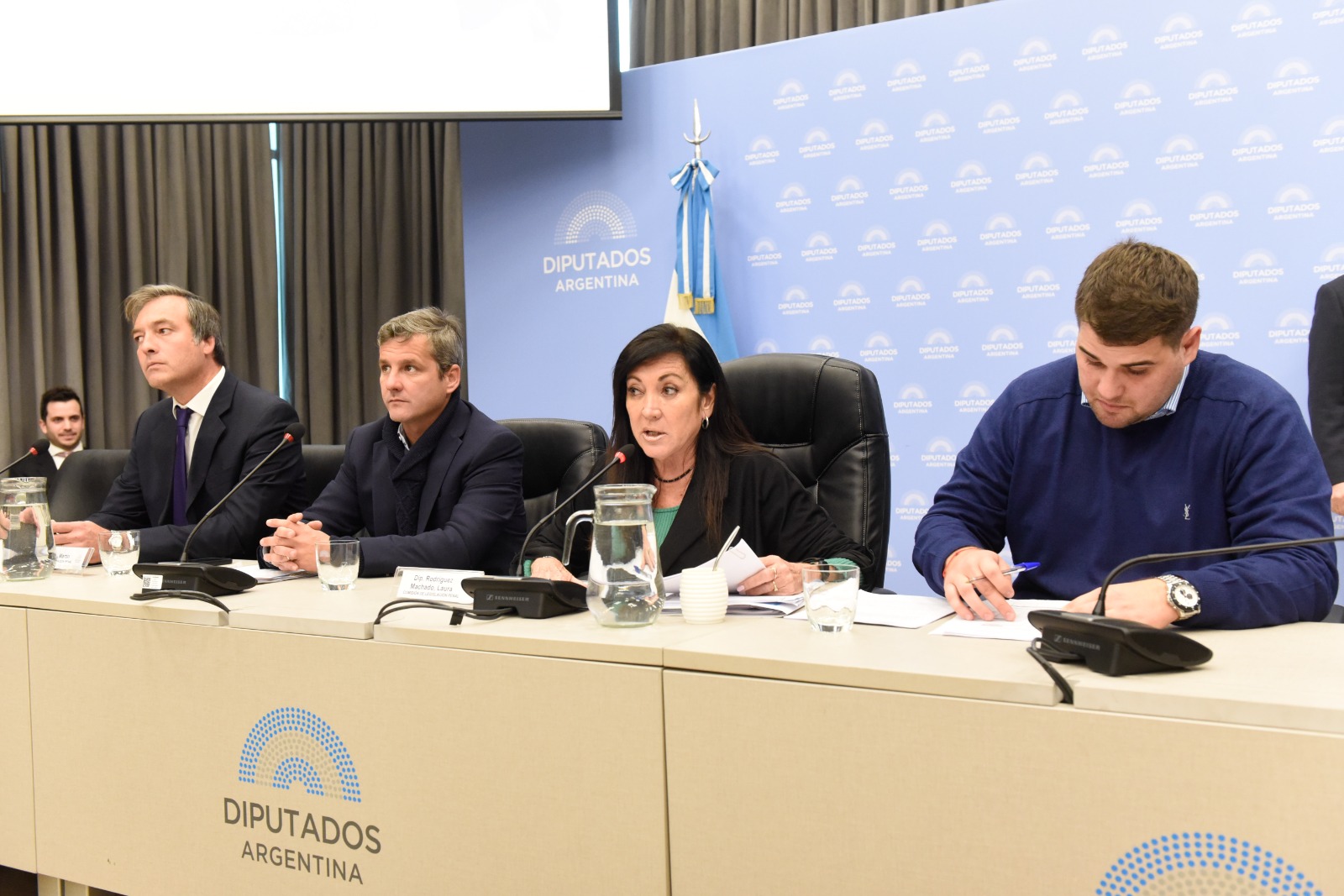 Galeria de imagenes de la noticia LEGISLACIÓN PENAL INICIÓ EL TRATAMIENTO DEL PROYECTO QUE MODIFICA LA LEY DE TRATA DE PERSONAS 