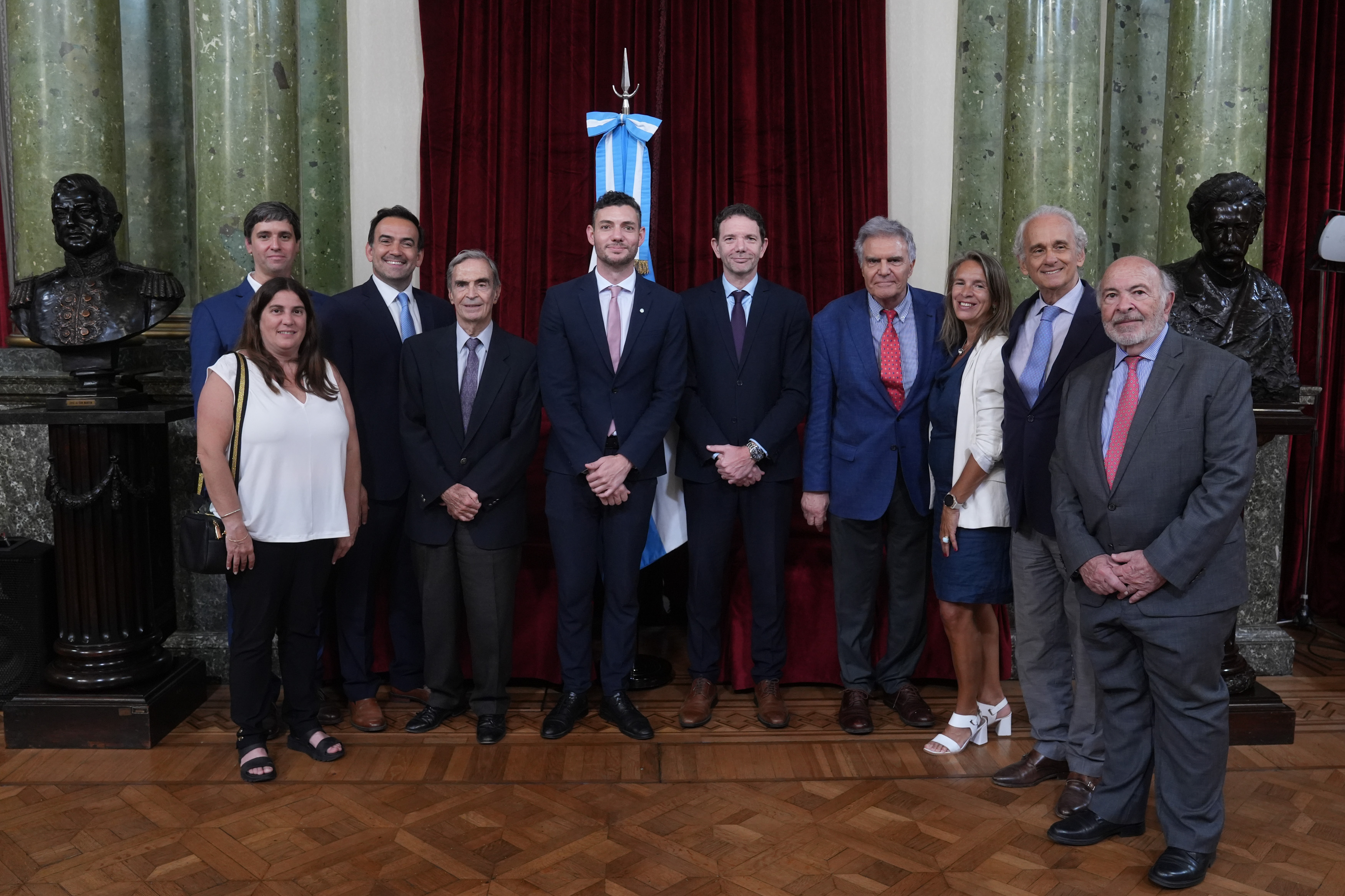 Galeria de imagenes de la noticia DIPUTADOS RECONOCIÓ A LA FUNDACIÓN UNIVERSITARIA RÍO DE LA PLATA CON LA MENCIÓN DE HONOR “DR. JUAN BAUTISTA ALBERDI”