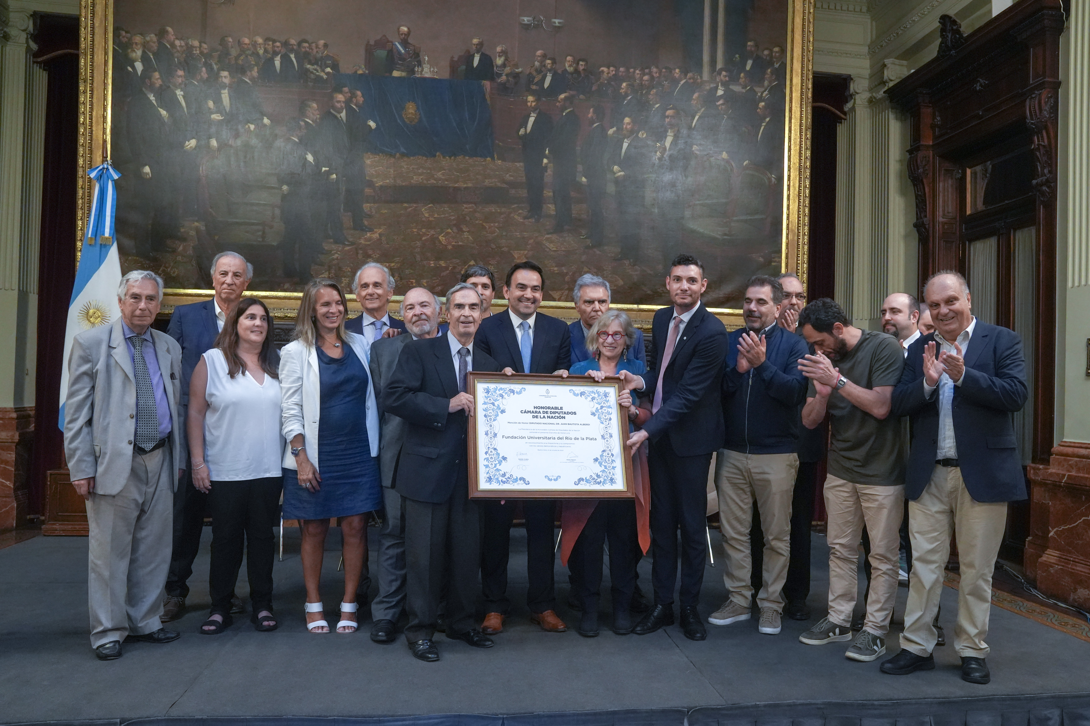 Galeria de imagenes de la noticia DIPUTADOS RECONOCIÓ A LA FUNDACIÓN UNIVERSITARIA RÍO DE LA PLATA CON LA MENCIÓN DE HONOR “DR. JUAN BAUTISTA ALBERDI”