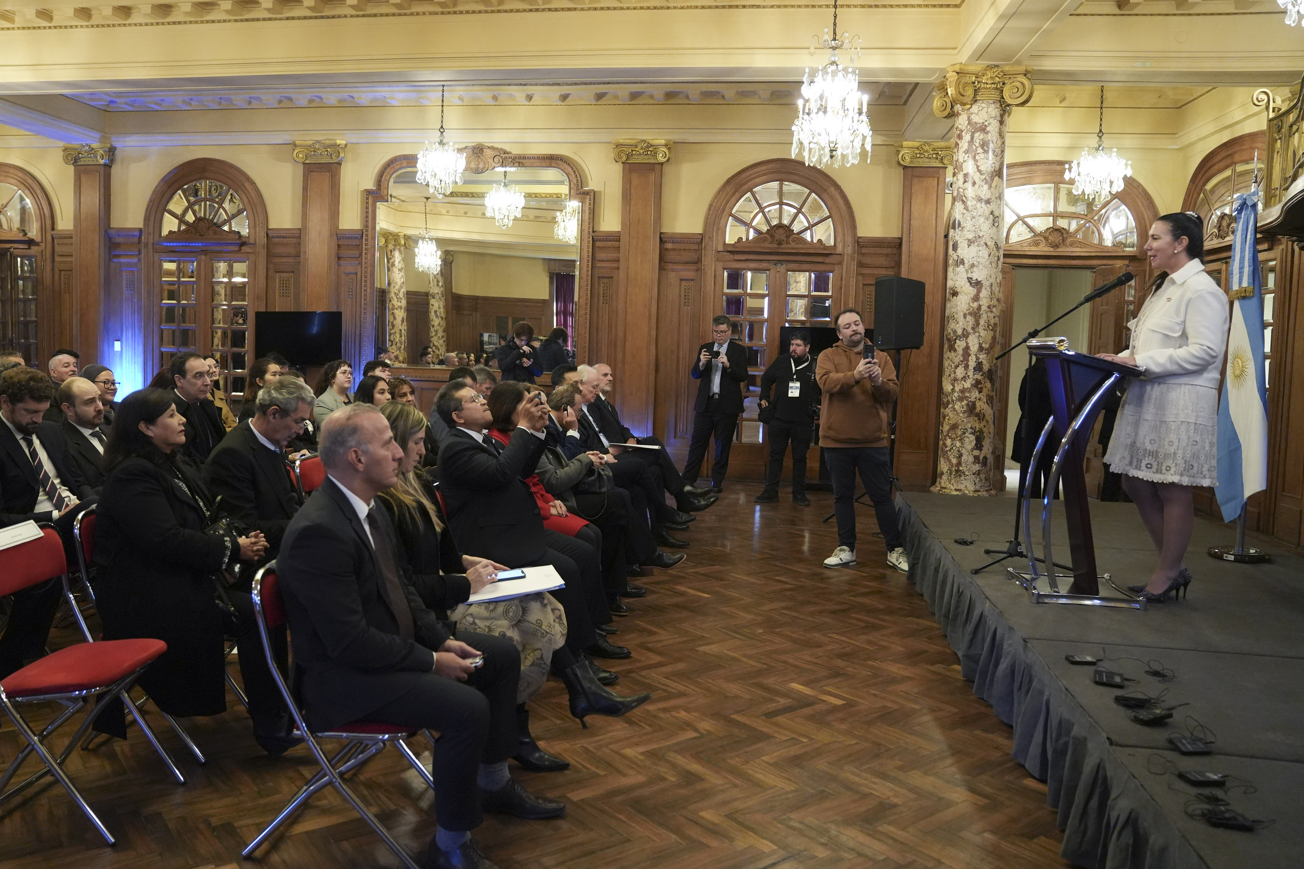 Galeria de imagenes de la noticia LA CÁMARA DE DIPUTADOS CONMEMORÓ EL DÍA DE LA ASOCIACIÓN DE NACIONES DEL SUDESTE ASIÁTICO