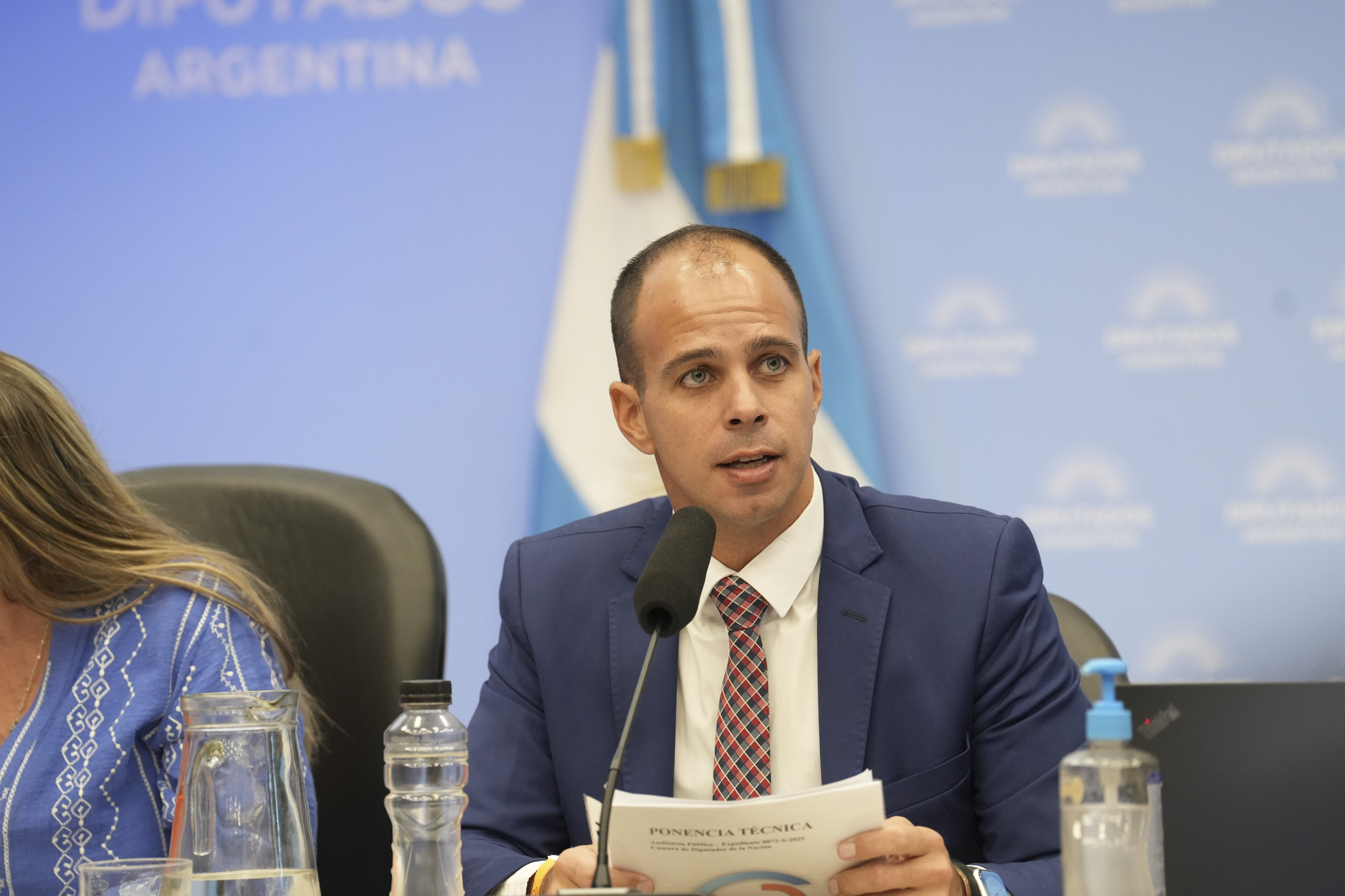 Galeria de imagenes de la noticia COMENZARON EN DIPUTADOS LAS AUDIENCIAS PÚBLICAS POR LA MODIFICACIÓN DE LA LEY DE GLACIARES