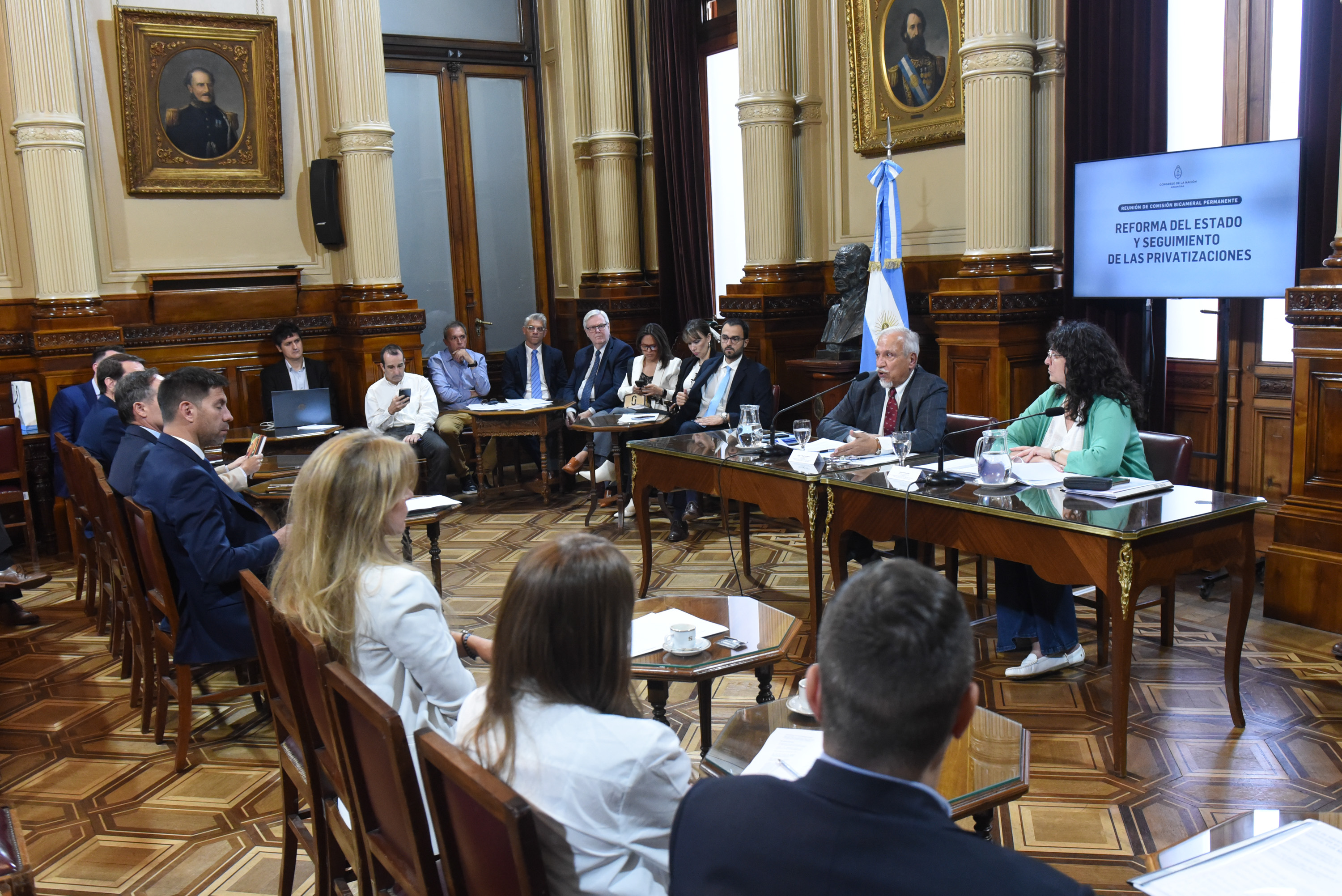 Galeria de imagenes de la noticia BICAMERAL ACORDÓ SOLICITAR AMPLIACIÓN DE INFORMES AL EJECUTIVO DE EMPRESAS  EN PROCESO DE PRIVATIZACIÓN