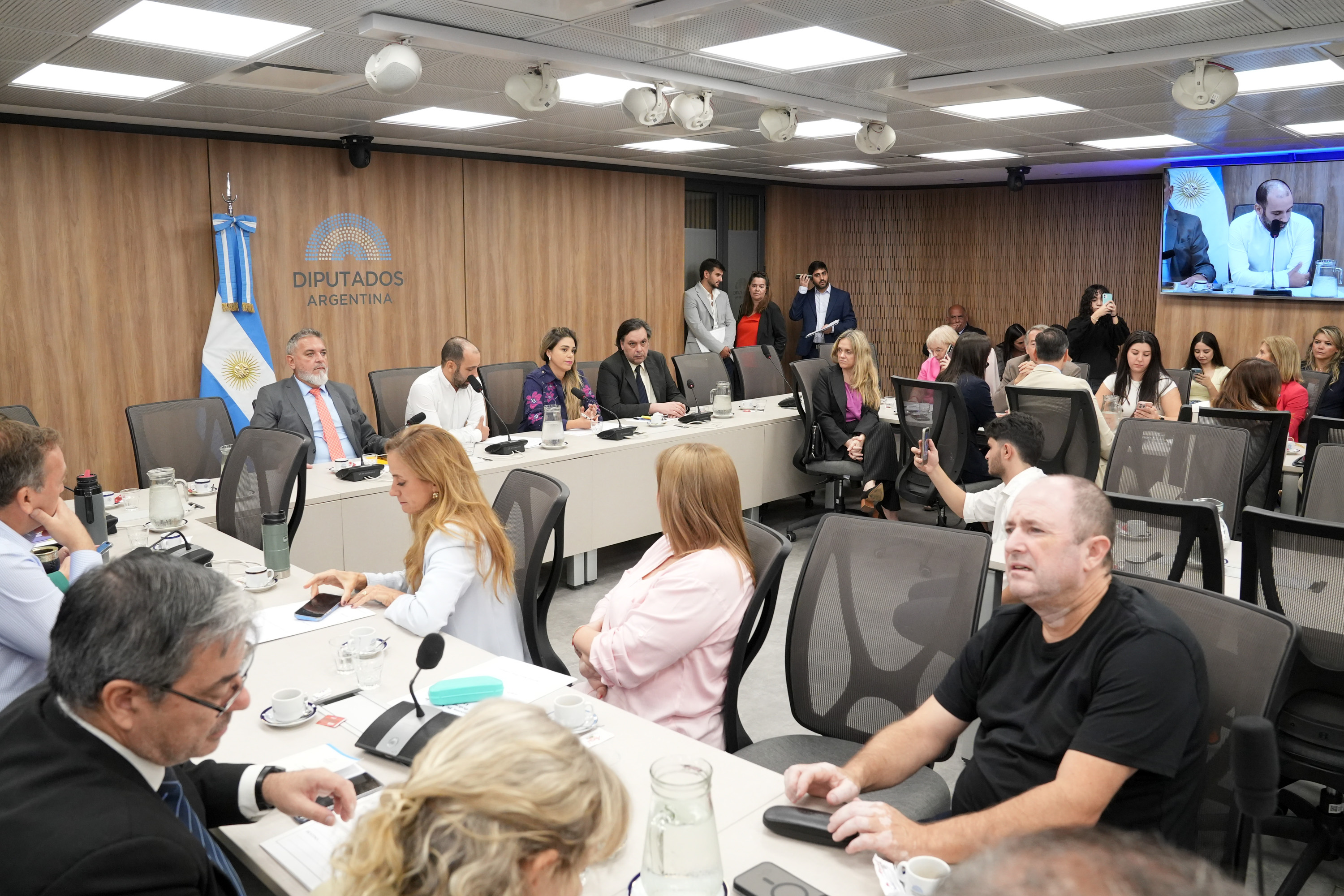 Galeria de imagenes de la noticia DIPUTADOS CONTINÚA CON LA CONFORMACIÓN DE LAS COMISIONES 