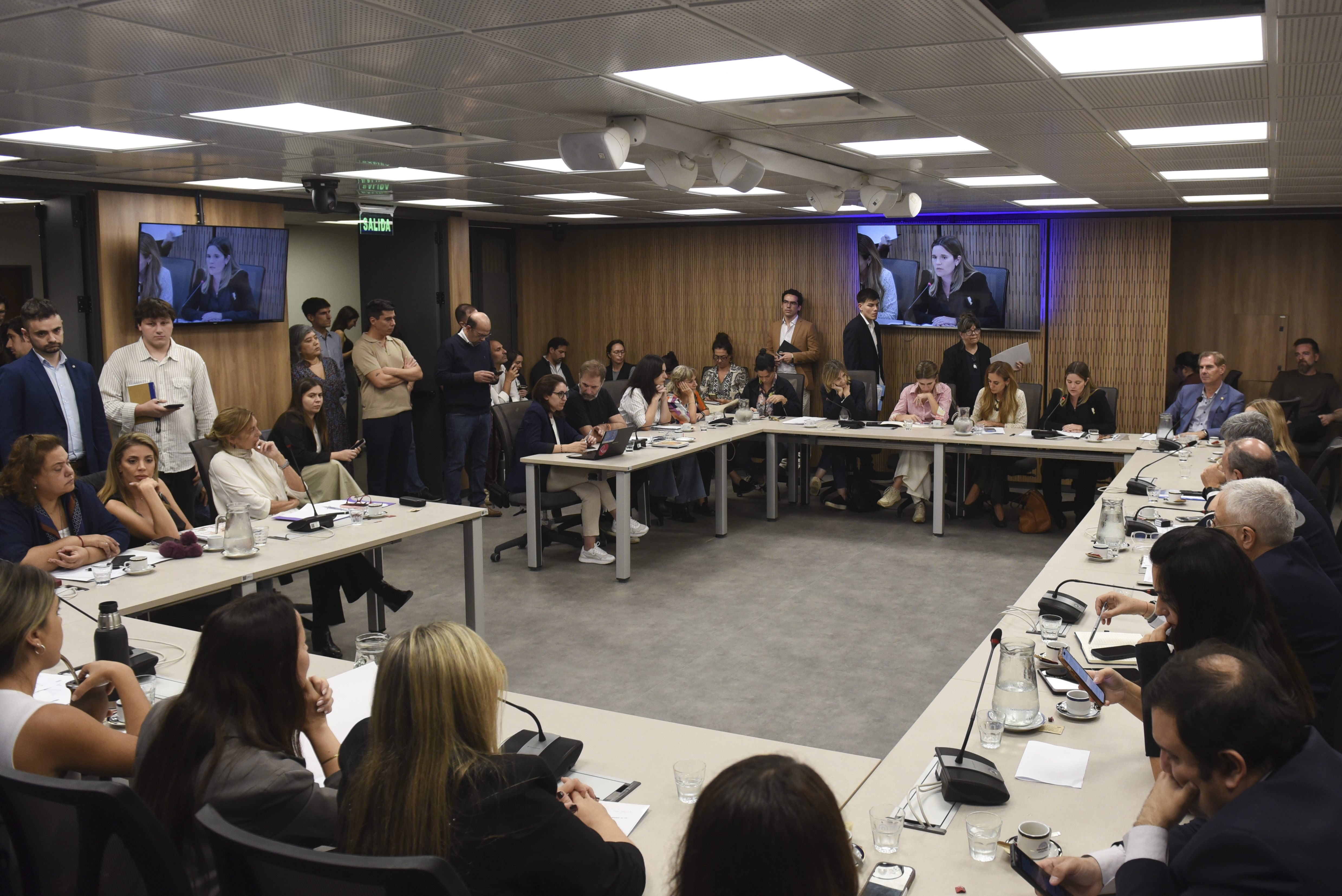 Galeria de imagenes de la noticia PYMES Y COMERCIO ACORDARON CONVOCAR A CAME PARA ANALIZAR LA SITUACIÓN DE LAS ECONOMÍAS REGIONALES