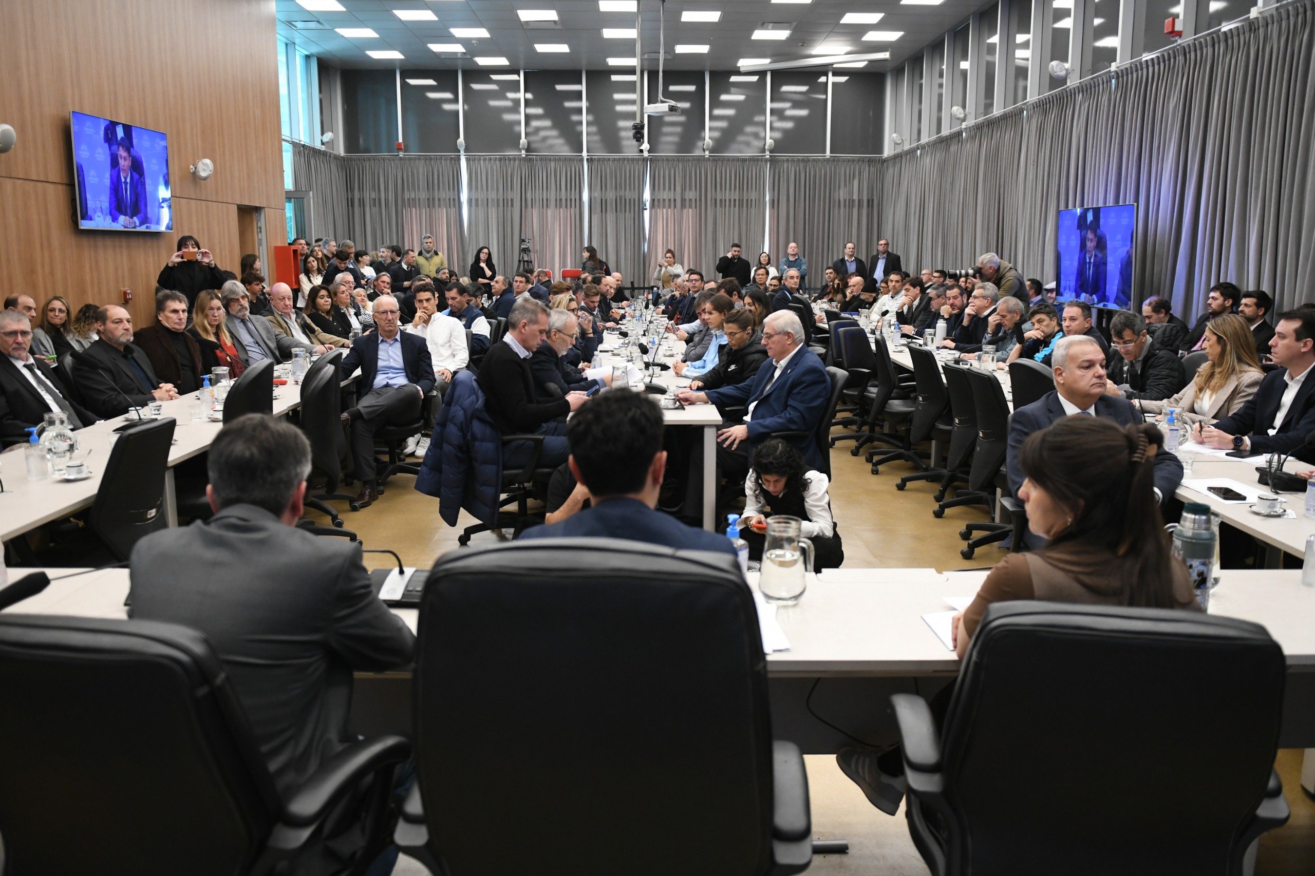 Galeria de imagenes de la noticia REFERENTES DEL DEPORTE NACIONAL ANALIZARON EN COMISIÓN LA SITUACIÓN ACTUAL DEL SECTOR 