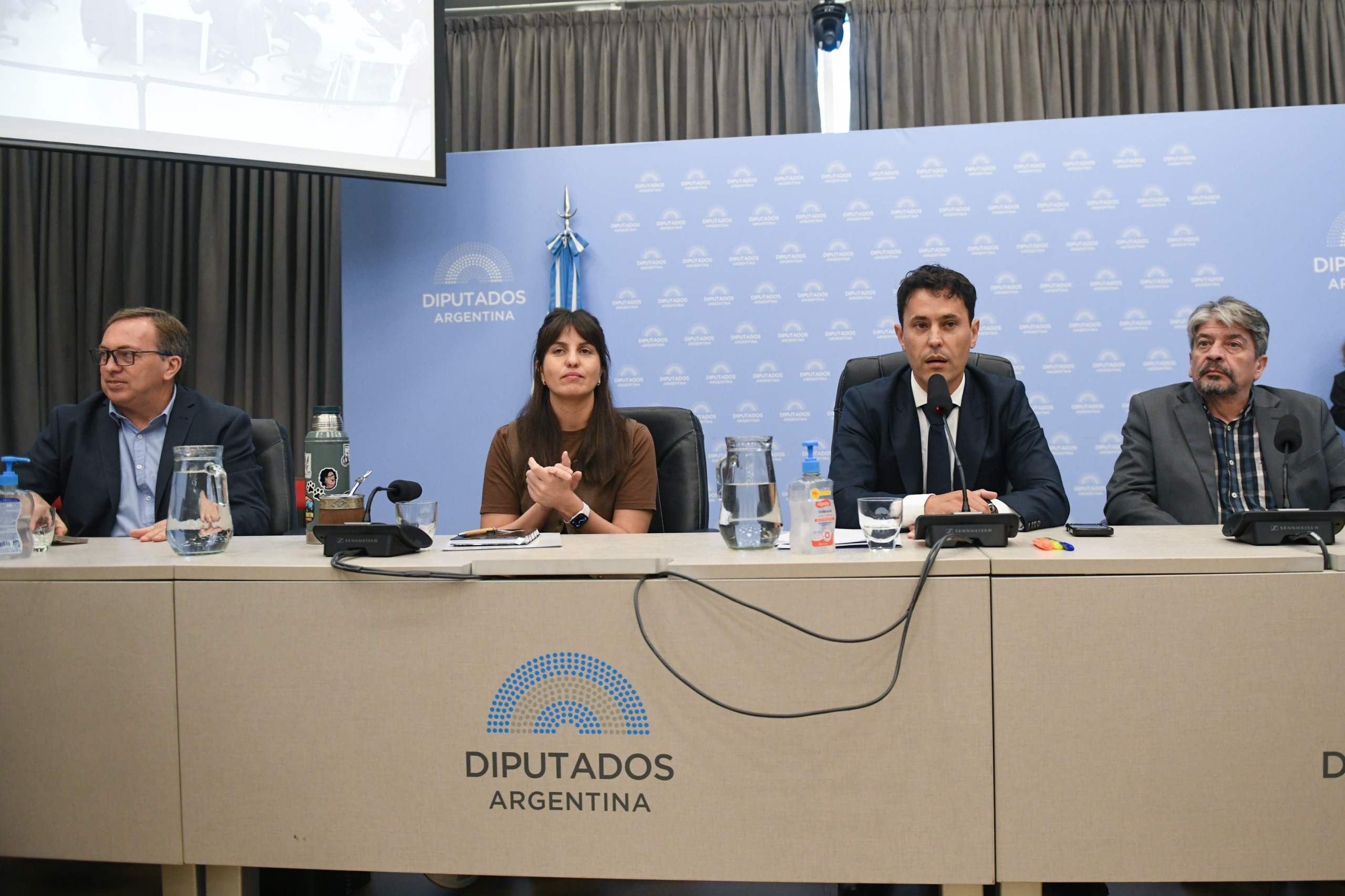 Galeria de imagenes de la noticia REFERENTES DEL DEPORTE NACIONAL ANALIZARON EN COMISIÓN LA SITUACIÓN ACTUAL DEL SECTOR 
