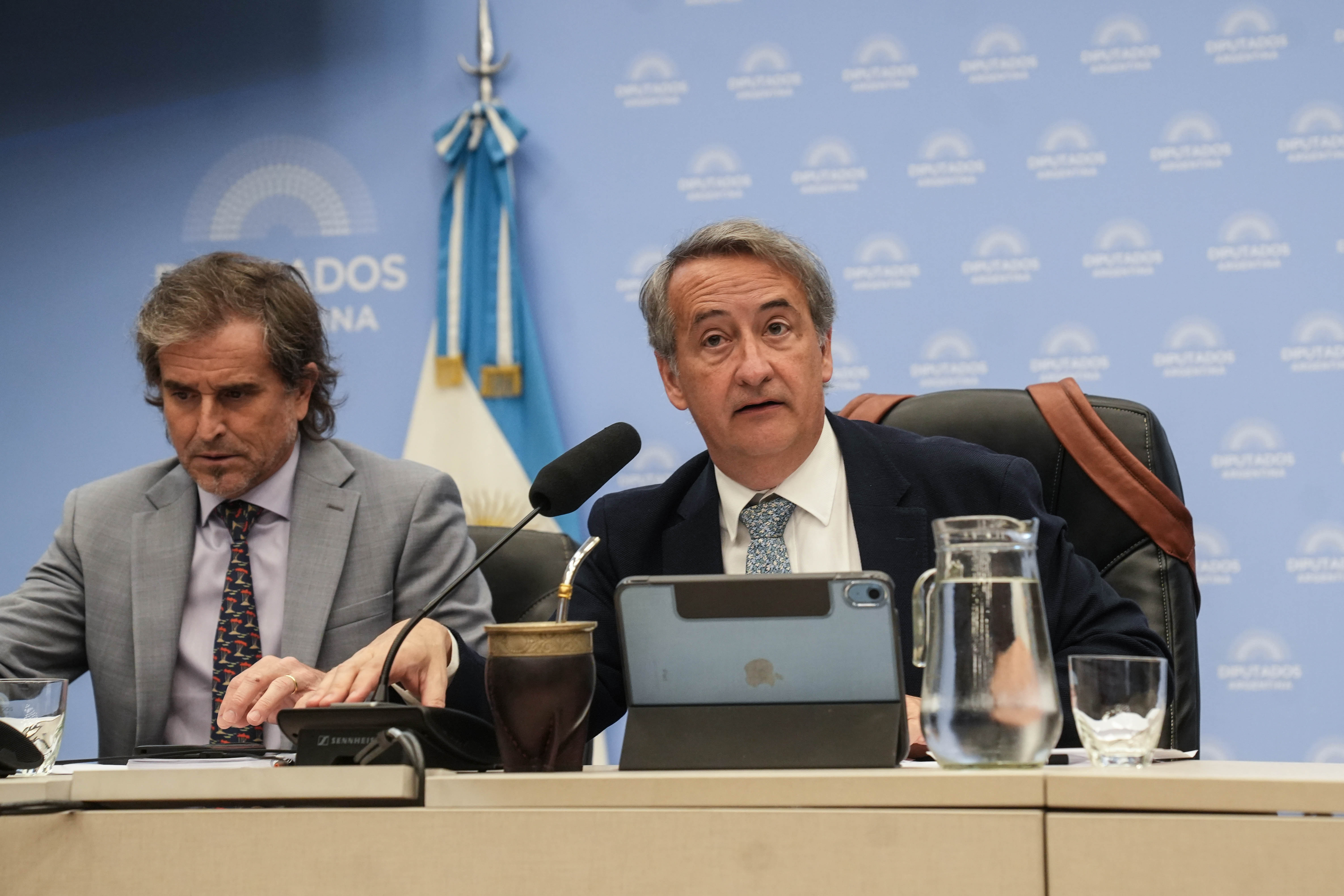 Galeria de imagenes de la noticia DICTAMEN DE MAYORÍA PARA REAFIRMAR LAS ATRIBUCIONES DEL CONGRESO SOBRE TODO EMPRÉSTITO TOMADO POR ARGENTINA