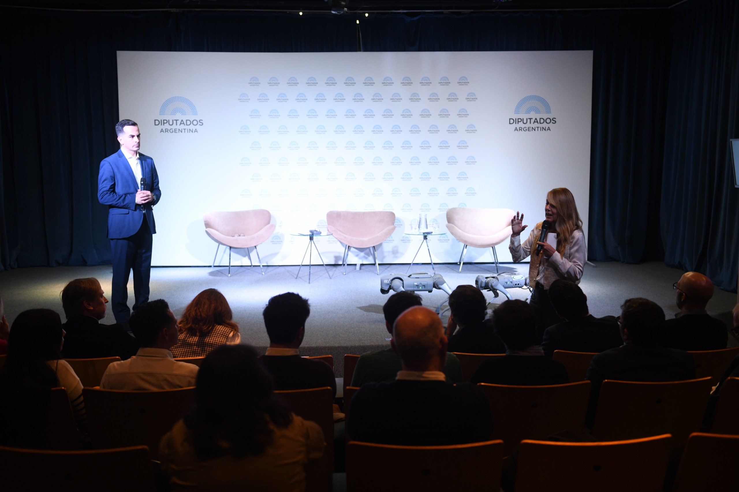 Galeria de imagenes de la noticia ENCUENTRO EN DIPUTADOS SOBRE EL FUTURO DEL TRABAJO: HUMANOS Y ROBOTS EN SINERGIA