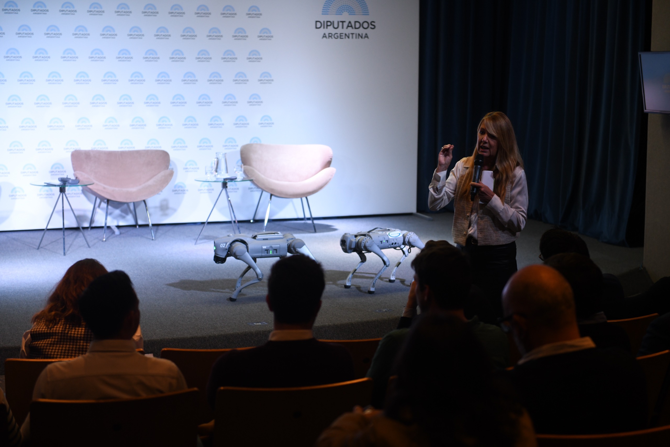 Galeria de imagenes de la noticia ENCUENTRO EN DIPUTADOS SOBRE EL FUTURO DEL TRABAJO: HUMANOS Y ROBOTS EN SINERGIA