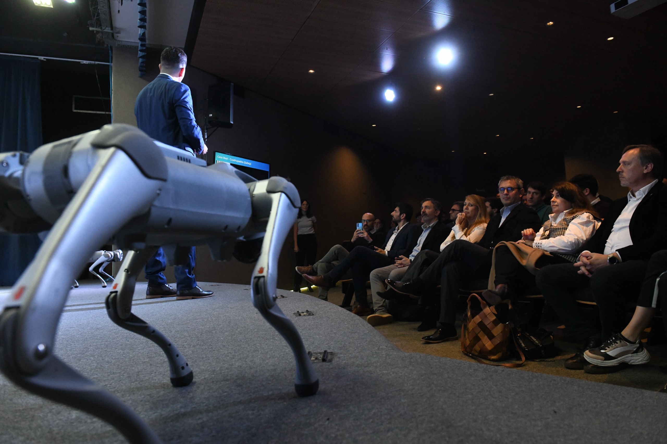 Galeria de imagenes de la noticia ENCUENTRO EN DIPUTADOS SOBRE EL FUTURO DEL TRABAJO: HUMANOS Y ROBOTS EN SINERGIA