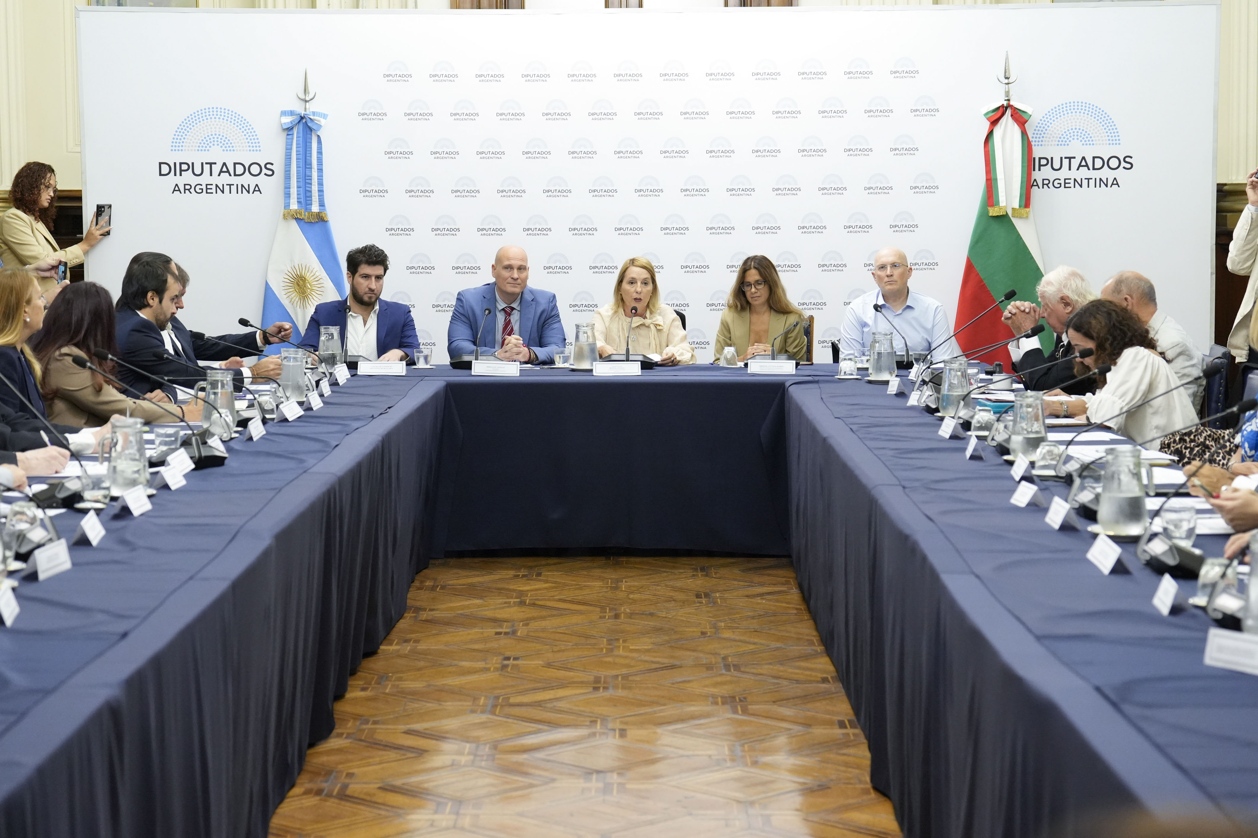 Galeria de imagenes de la noticia SE PRESENTÓ EL PROYECTO “OPORTUNIDADES DE COMERCIO E INVERSIÓN DESDE LA DIPLOMACIA PARLAMENTARIA”