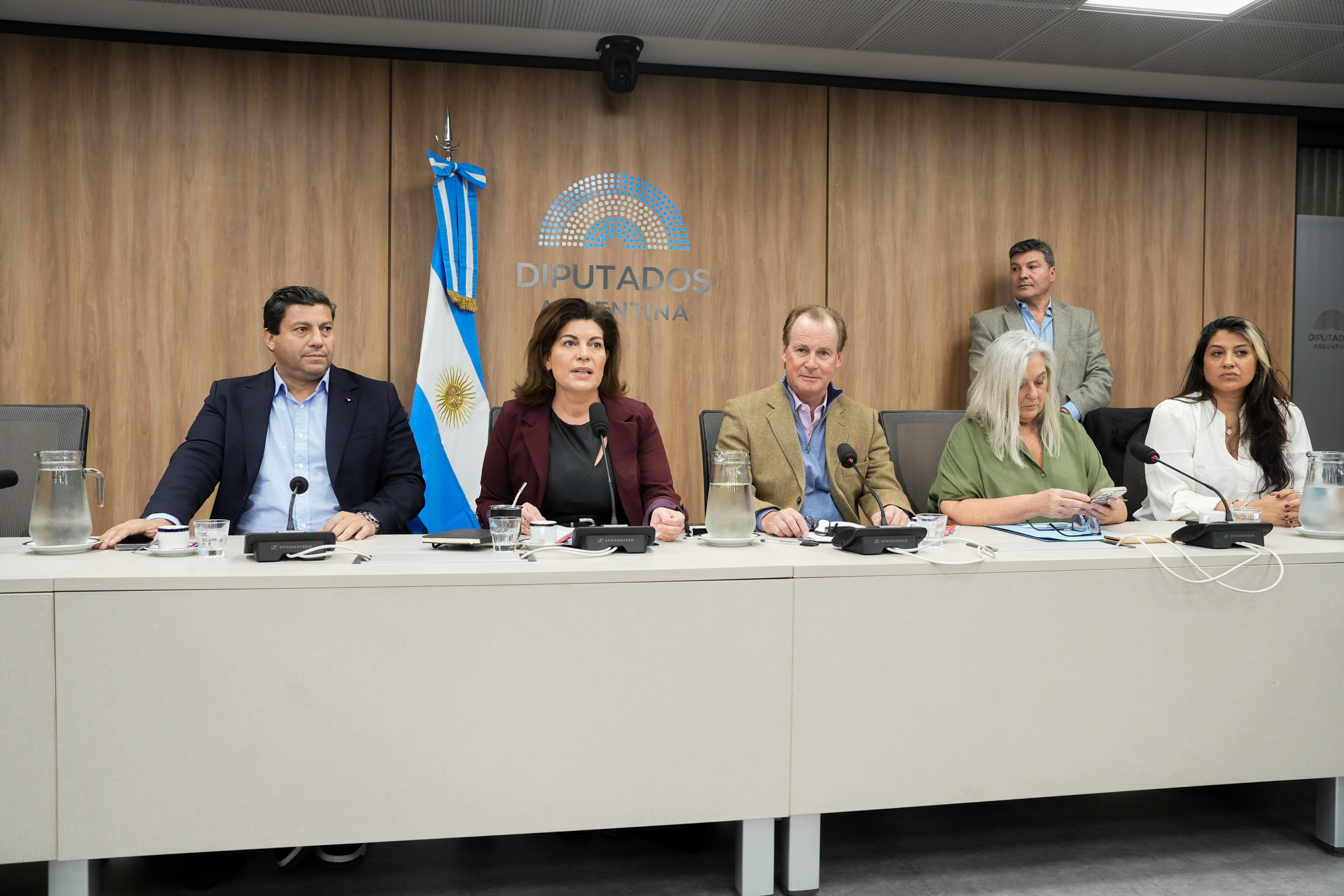 Galeria de imagenes de la noticia CON EXPOSITORES, LA COMISIÓN DE INDUSTRIA DEBATIÓ SOBRE LA ACTUALIDAD DEL SECTOR PESQUERO Y NAVAL