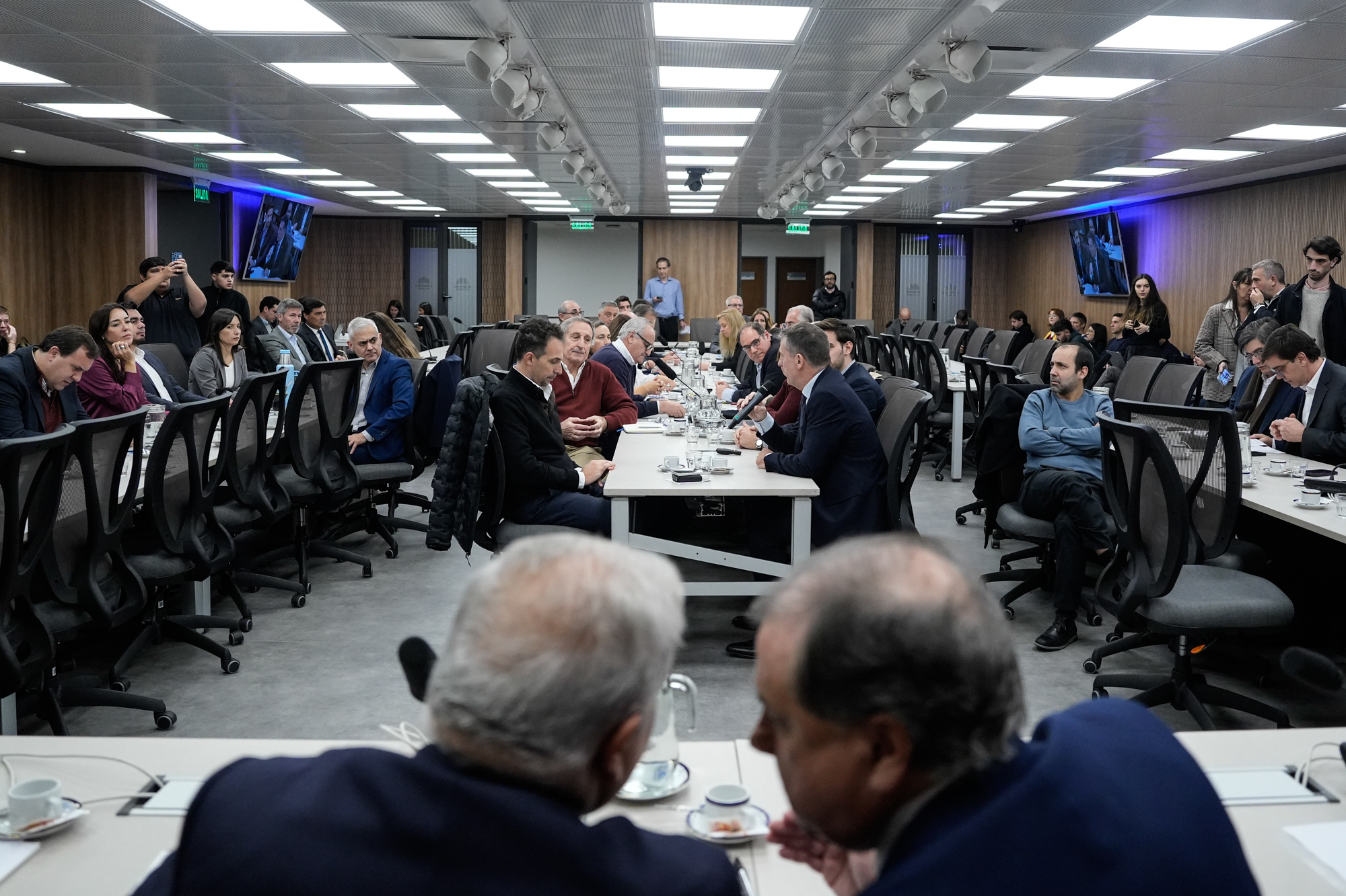 Galeria de imagenes de la noticia DIPUTADOS ANALIZÓ LA SITUACIÓN DE LA INDUSTRIA LÁCTEA CON REPRESENTANTES DEL SECTOR