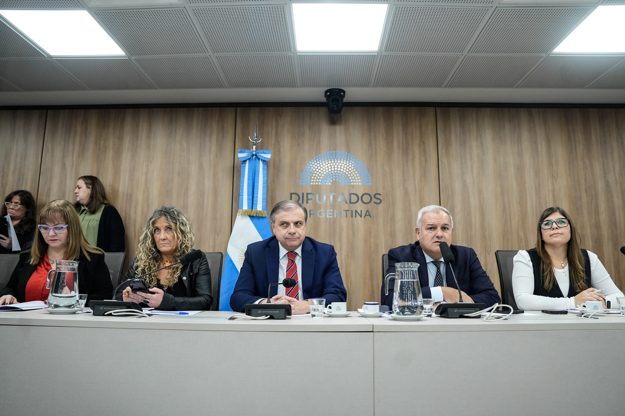 Galeria de imagenes de la noticia DIPUTADOS ANALIZÓ LA SITUACIÓN DE LA INDUSTRIA LÁCTEA CON REPRESENTANTES DEL SECTOR