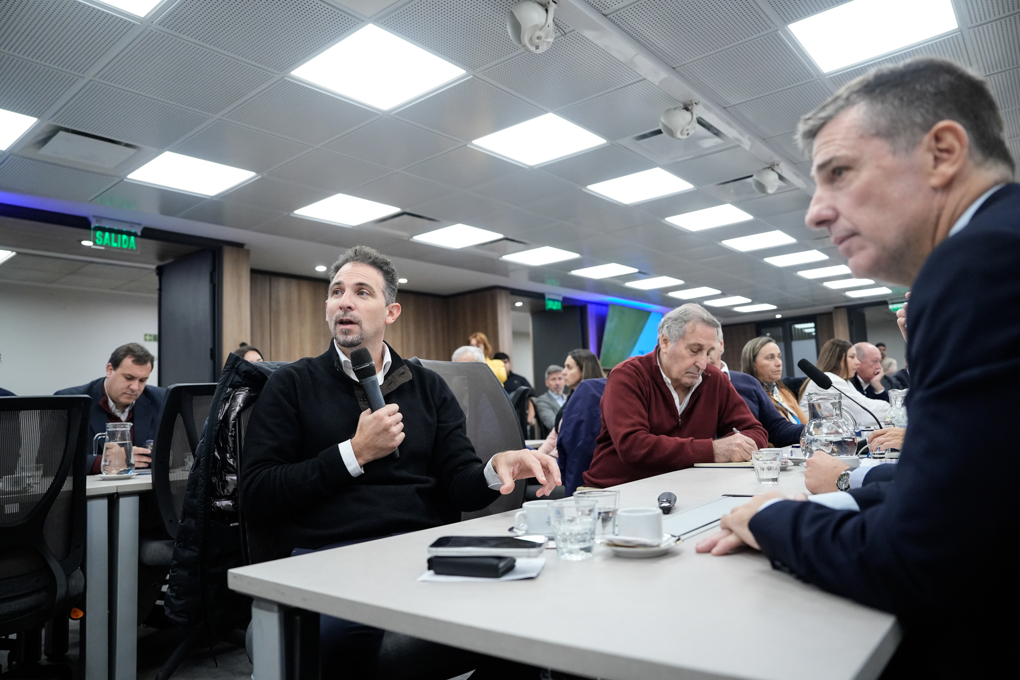 Galeria de imagenes de la noticia DIPUTADOS ANALIZÓ LA SITUACIÓN DE LA INDUSTRIA LÁCTEA CON REPRESENTANTES DEL SECTOR