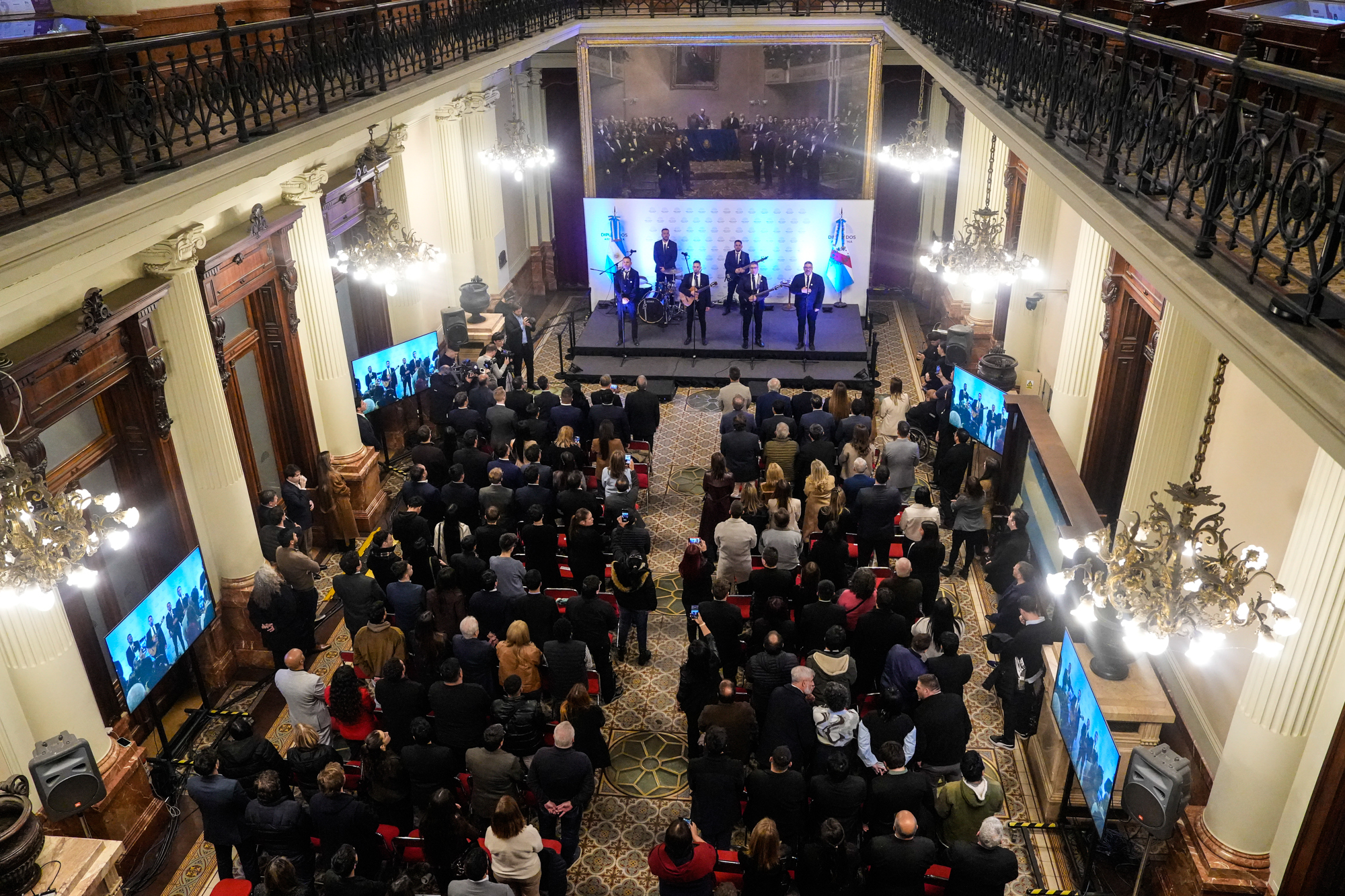 Galeria de imagenes de la noticia HOMENAJE A LA RIOJA EN EL 435° ANIVERSARIO DE SU FUNDACIÓN