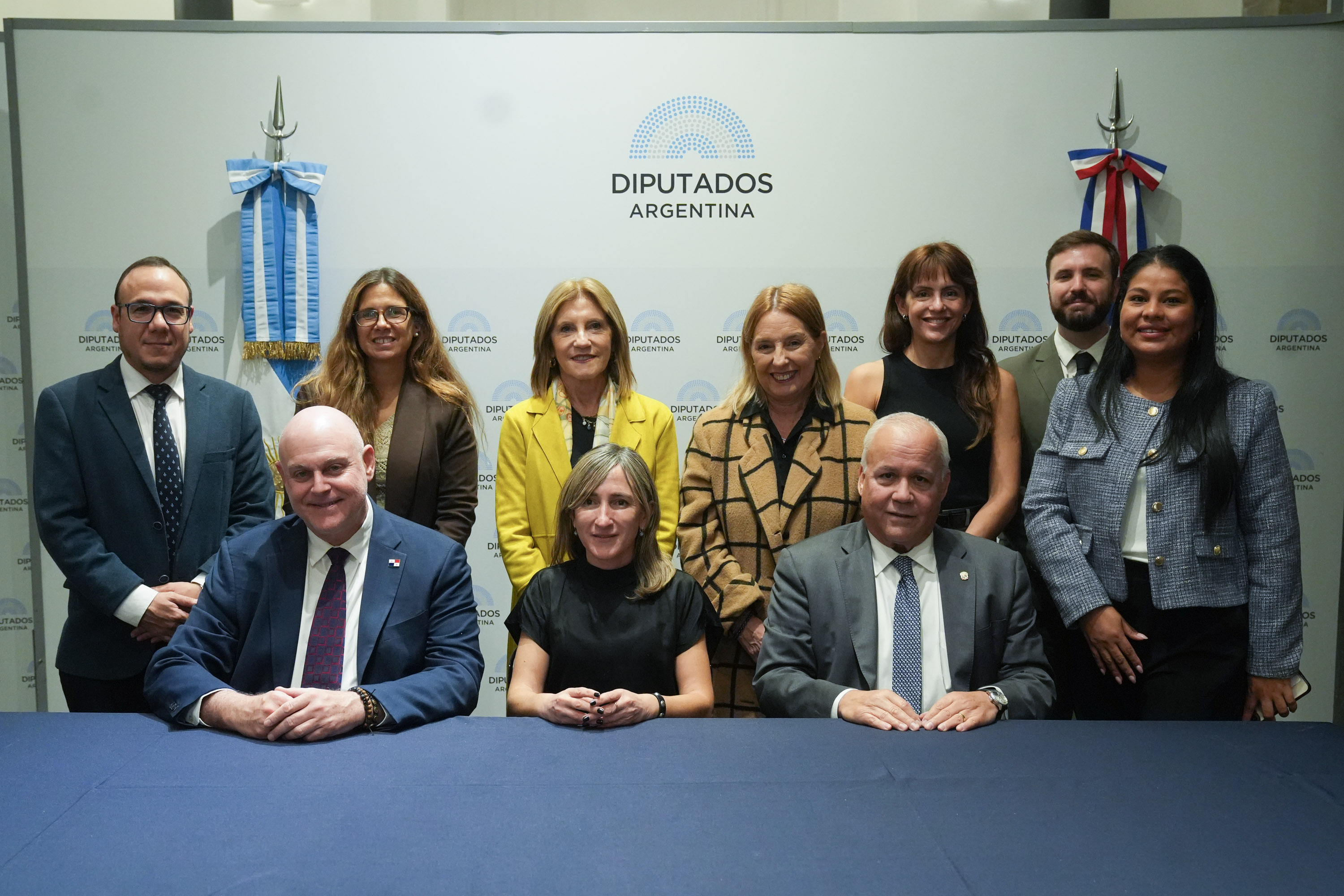 Galeria de imagenes de la noticia CON EJE EN EL COMERCIO, DIPUTADOS RECIBIÓ AL VICEMINISTRO DE ASUNTOS MULTILATERALES Y COOPERACIÓN DE PANAMÁ 