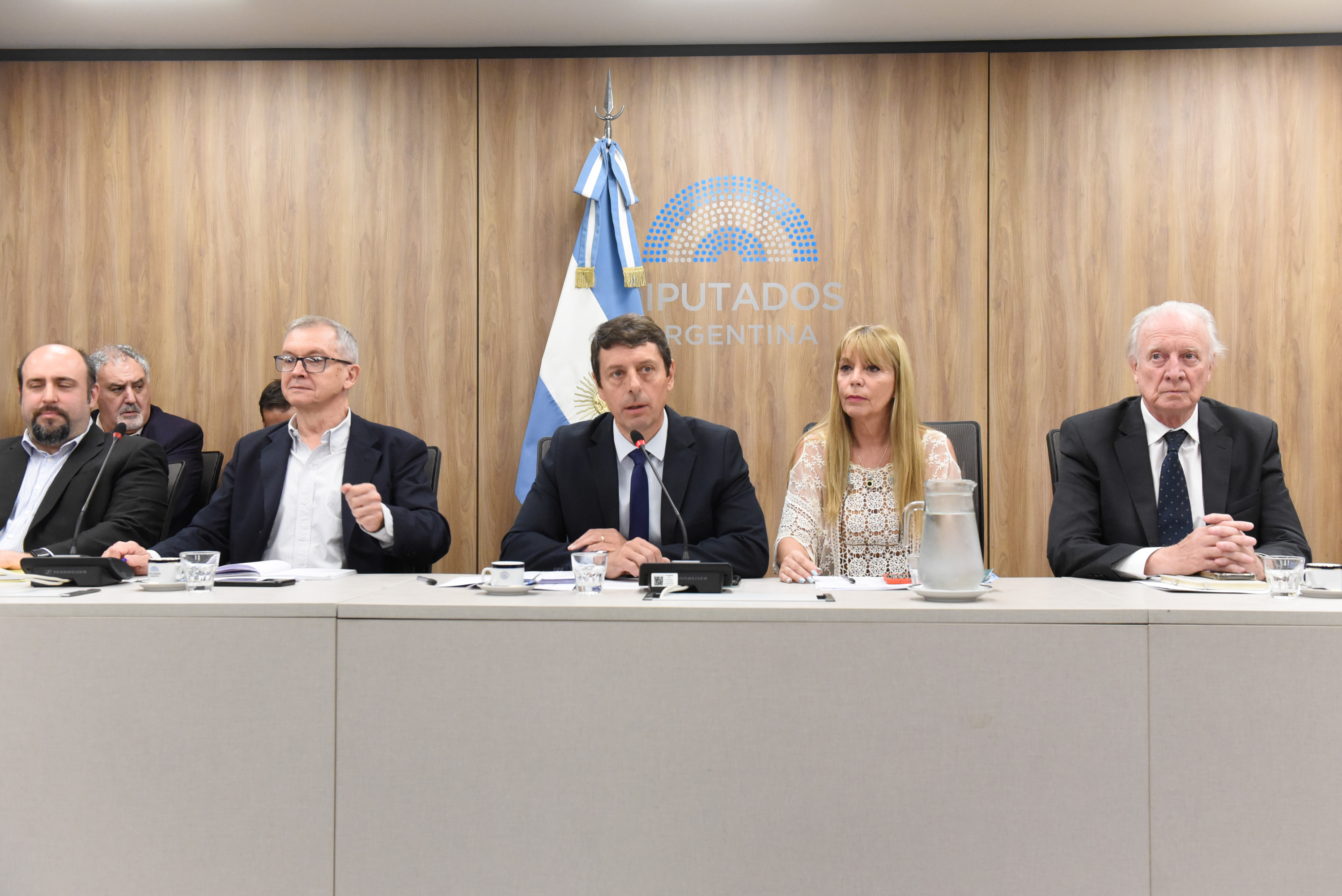 Galeria de imagenes de la noticia INVITADOS EXPUSIERON EN UN PLENARIO BAJO EL LEMA ARGENTINA 2025: PERSPECTIVAS ECONÓMICAS Y TRIBUTARIAS