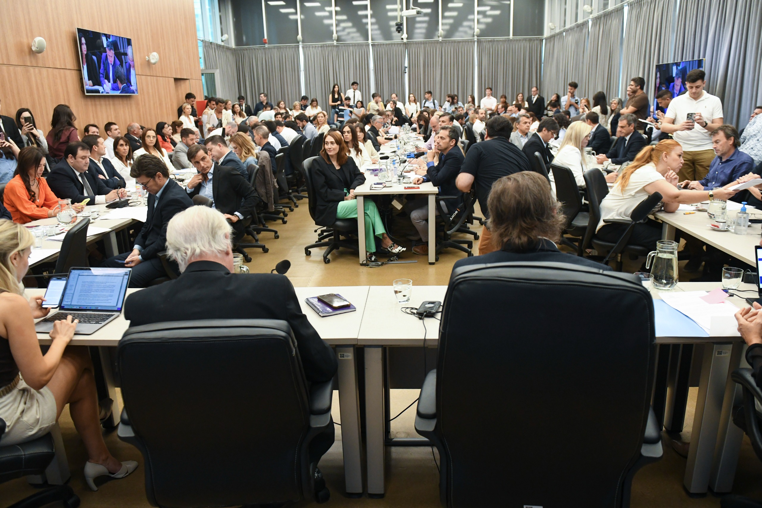 Galeria de imagenes de la noticia DICTAMEN DE MAYORÍA A LOS PROYECTOS DE LEY DE PRESUPUESTO 2026 Y DE COMPROMISO FISCAL