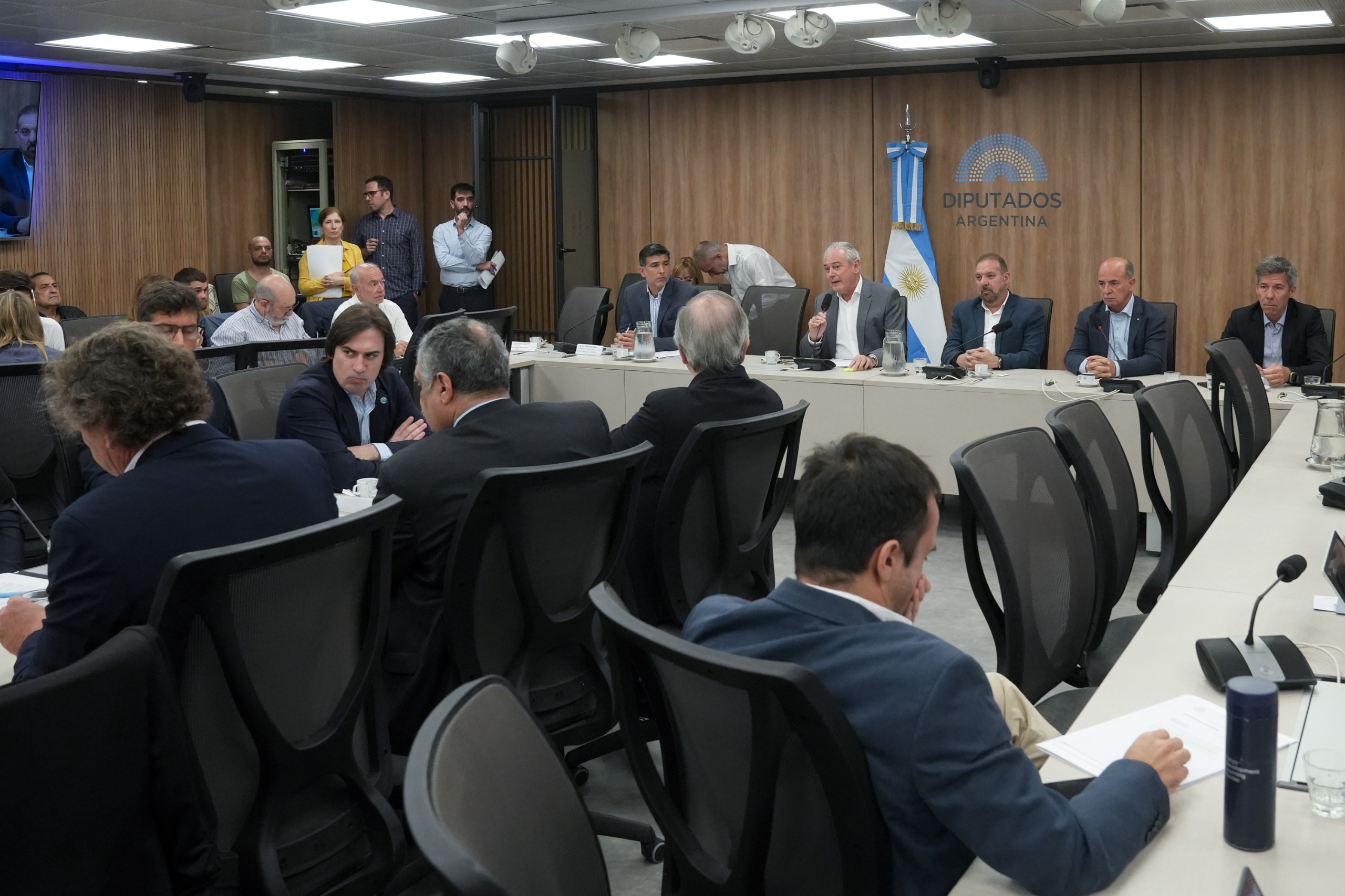Galeria de imagenes de la noticia PLENARIO DEBATIÓ SOBRE PRESUPUESTOS MÍNIMOS DE PROTECCIÓN AMBIENTAL PARA LA APLICACIÓN DE PRODUCTOS FITOSANITARIOS