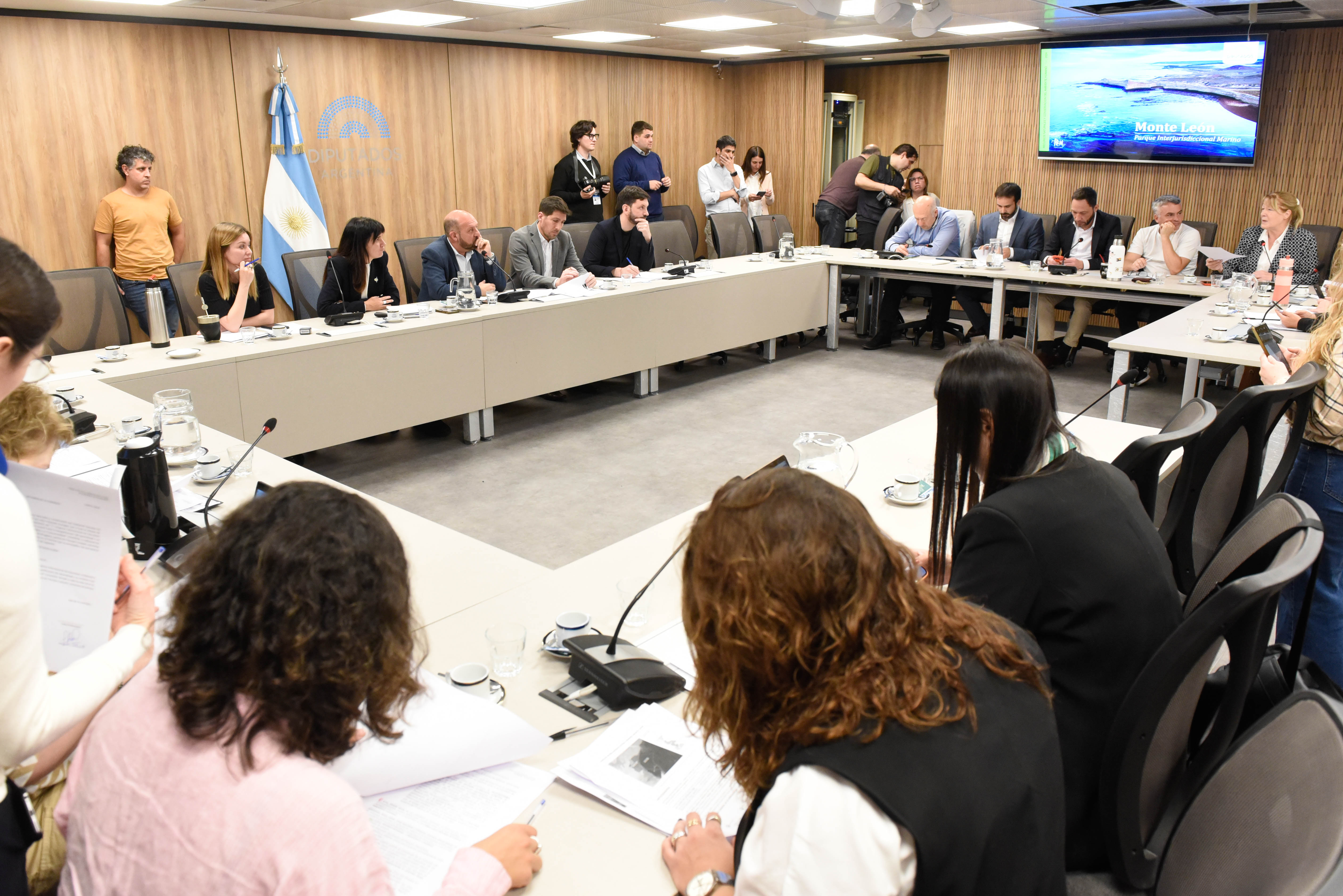 Galeria de imagenes de la noticia COMISIÓN COMENZÓ A DEBATIR EL CONVENIO DE CREACIÓN DEL PARQUE INTERJURISDICCIONAL MARINO MONTE LEÓN