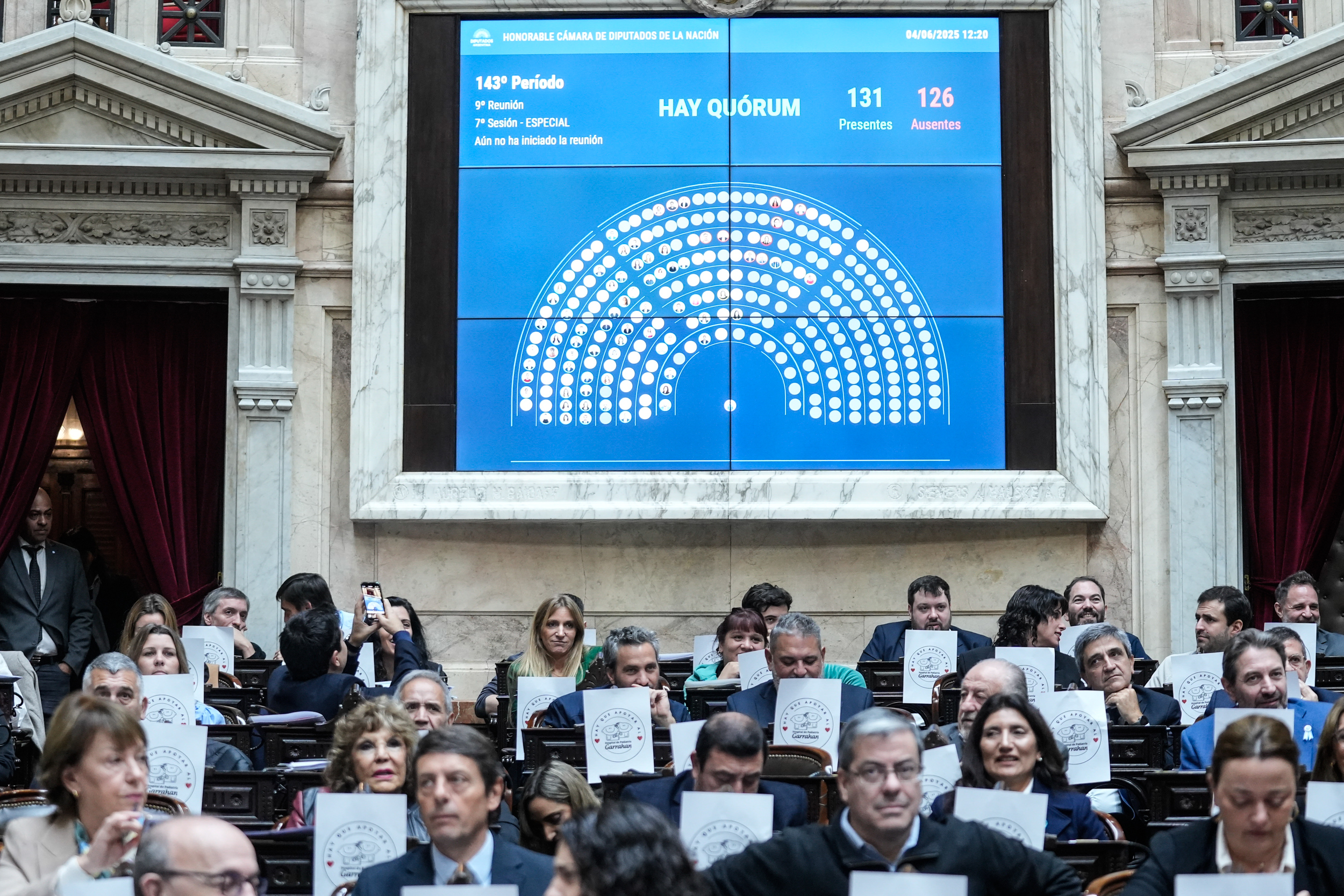 Galeria de imagenes de la noticia DIPUTADOS APROBÓ UN INCREMENTO EXCEPCIONAL Y DE EMERGENCIA PARA JUBILACIONES Y PENSIONES