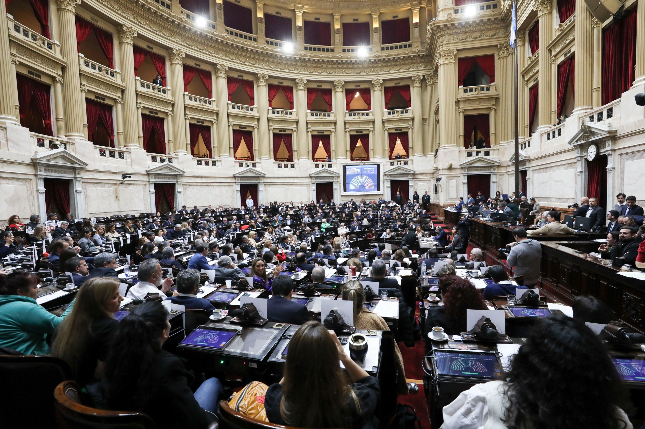 Galeria de imagenes de la noticia DIPUTADOS APROBÓ UN INCREMENTO EXCEPCIONAL Y DE EMERGENCIA PARA JUBILACIONES Y PENSIONES