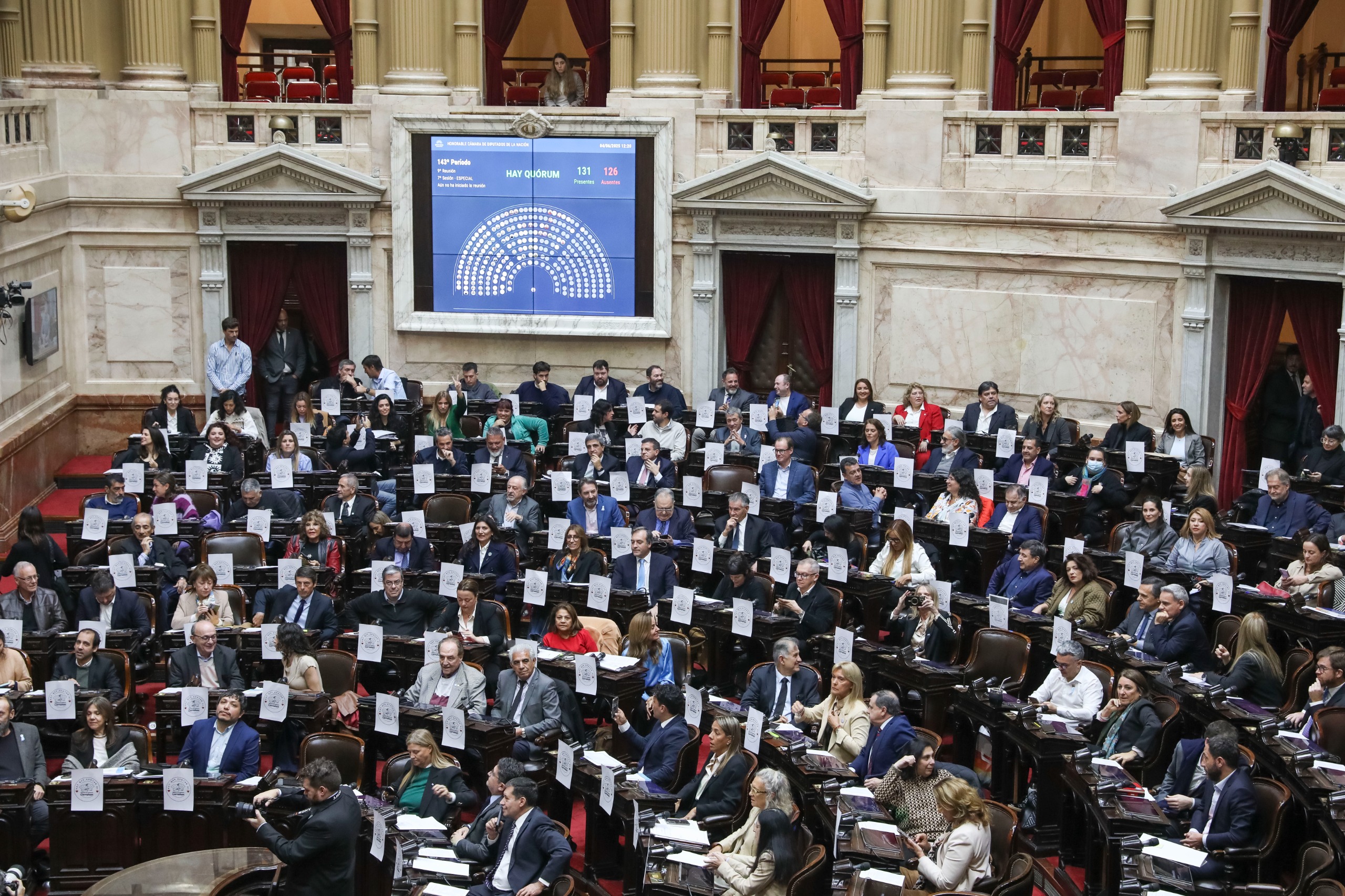 Galeria de imagenes de la noticia DIPUTADOS APROBÓ UN INCREMENTO EXCEPCIONAL Y DE EMERGENCIA PARA JUBILACIONES Y PENSIONES