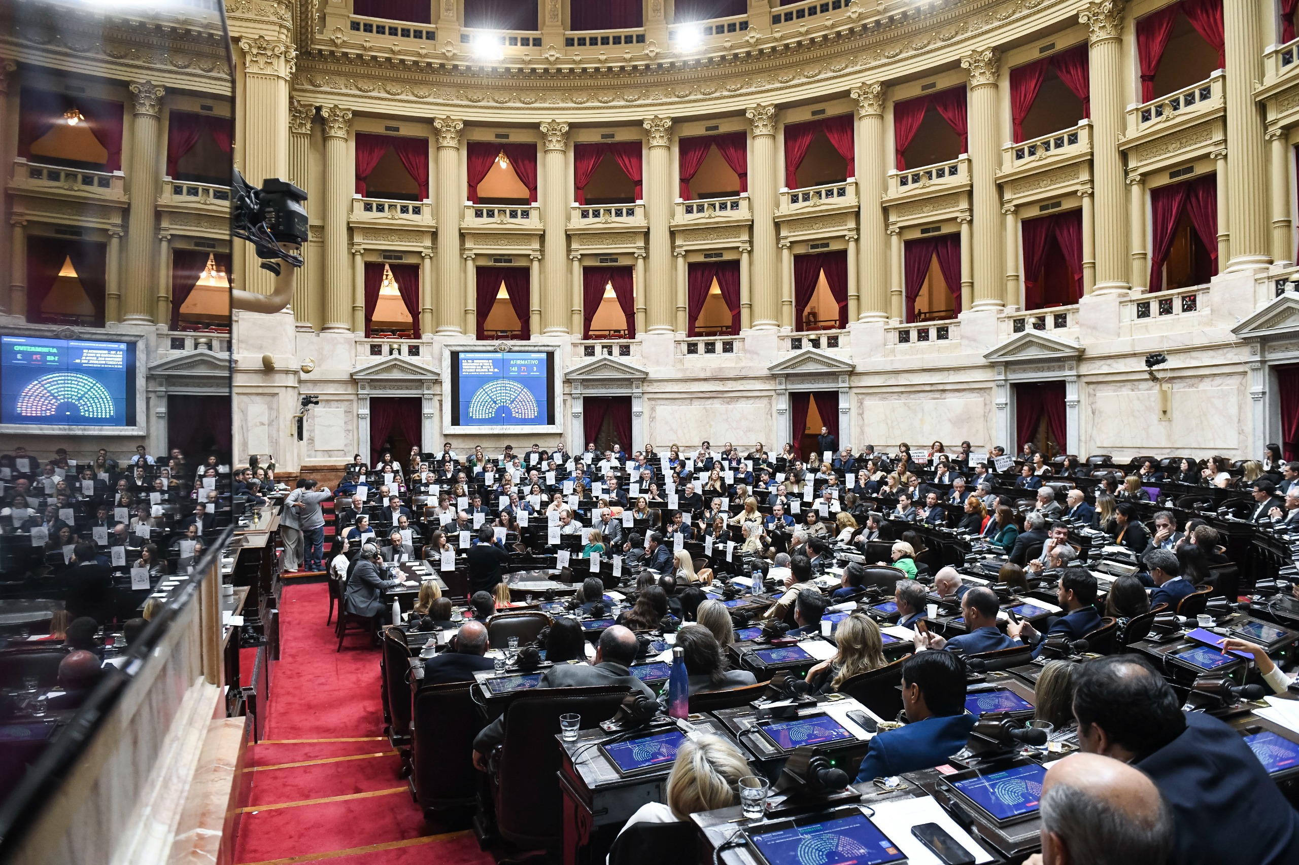 Galeria de imagenes de la noticia DIPUTADOS APROBÓ UN INCREMENTO EXCEPCIONAL Y DE EMERGENCIA PARA JUBILACIONES Y PENSIONES