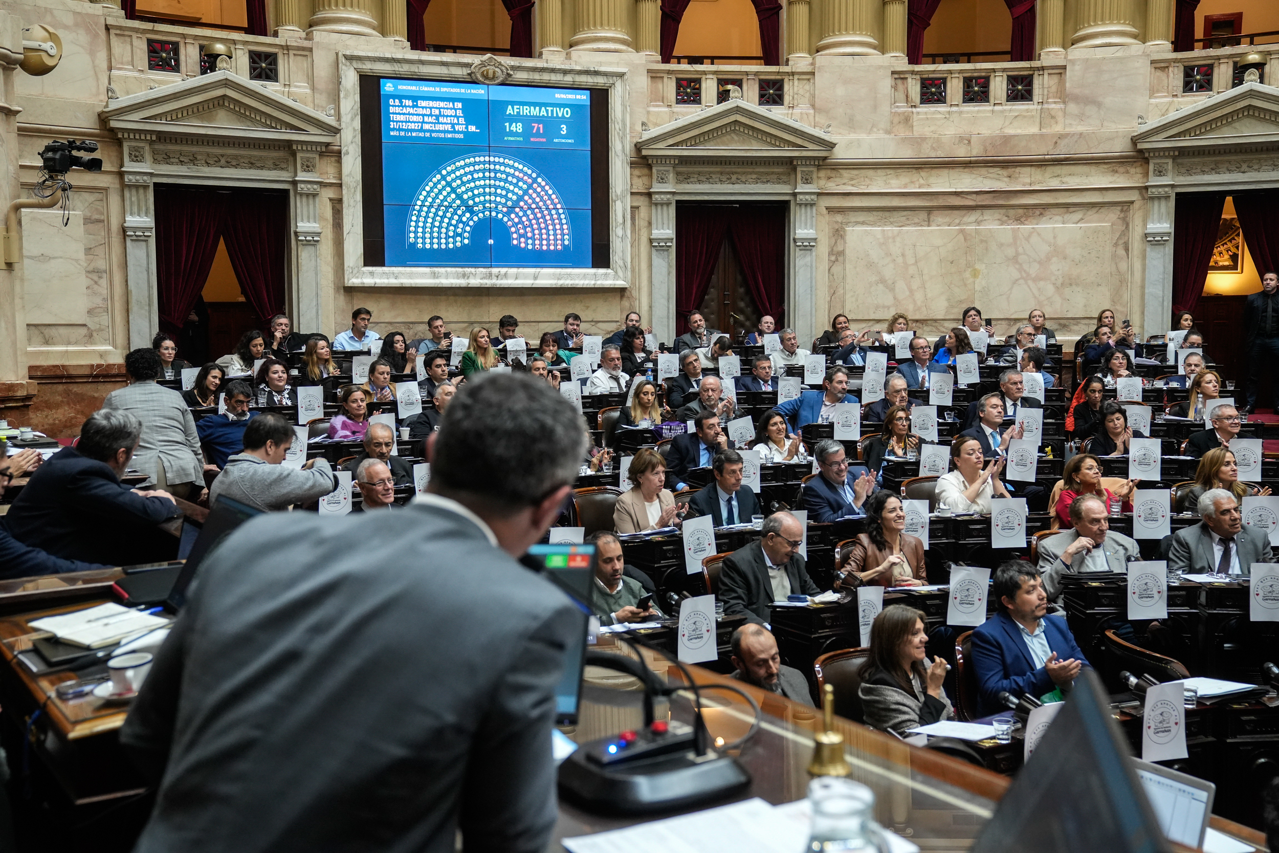 Galeria de imagenes de la noticia DIPUTADOS APROBÓ UN INCREMENTO EXCEPCIONAL Y DE EMERGENCIA PARA JUBILACIONES Y PENSIONES