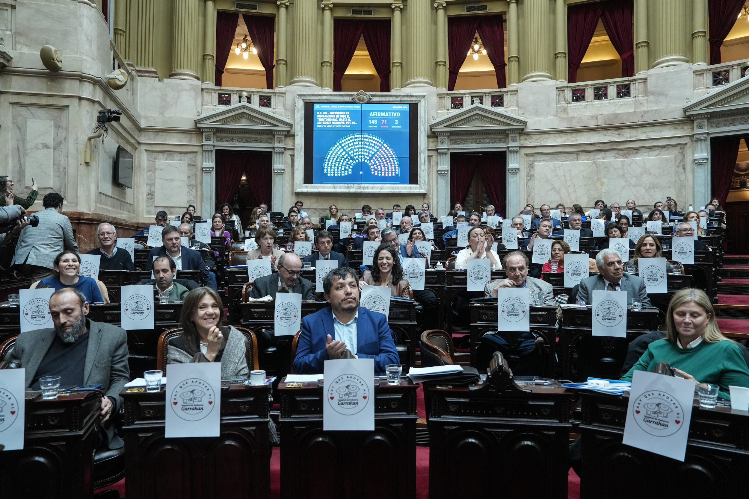 Galeria de imagenes de la noticia DIPUTADOS APROBÓ UN INCREMENTO EXCEPCIONAL Y DE EMERGENCIA PARA JUBILACIONES Y PENSIONES