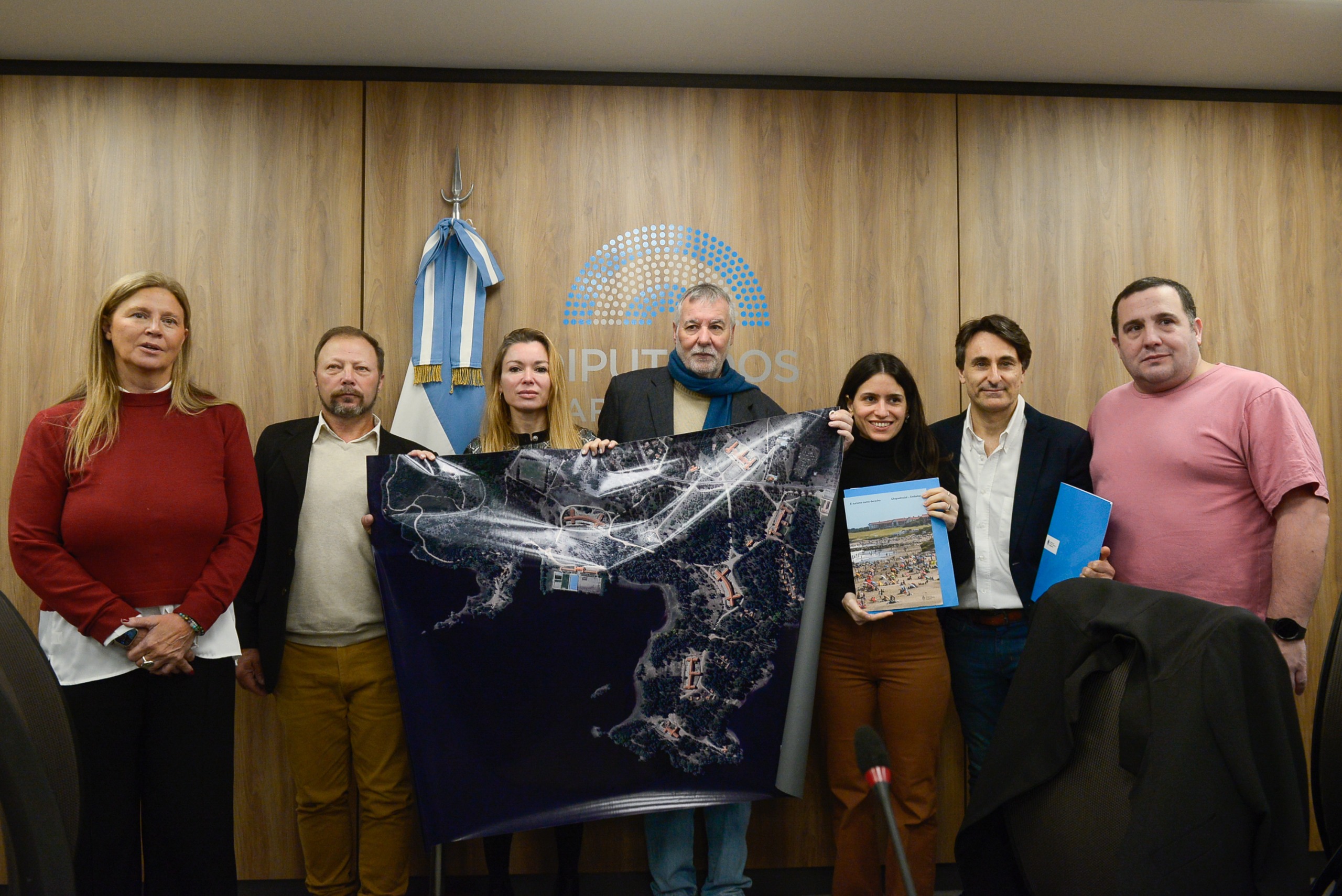 Galeria de imagenes de la noticia CON EXPOSITORES, LA COMISIÓN DE TURISMO ABORDÓ LA SITUACIÓN DEL TURISMO SOCIAL
