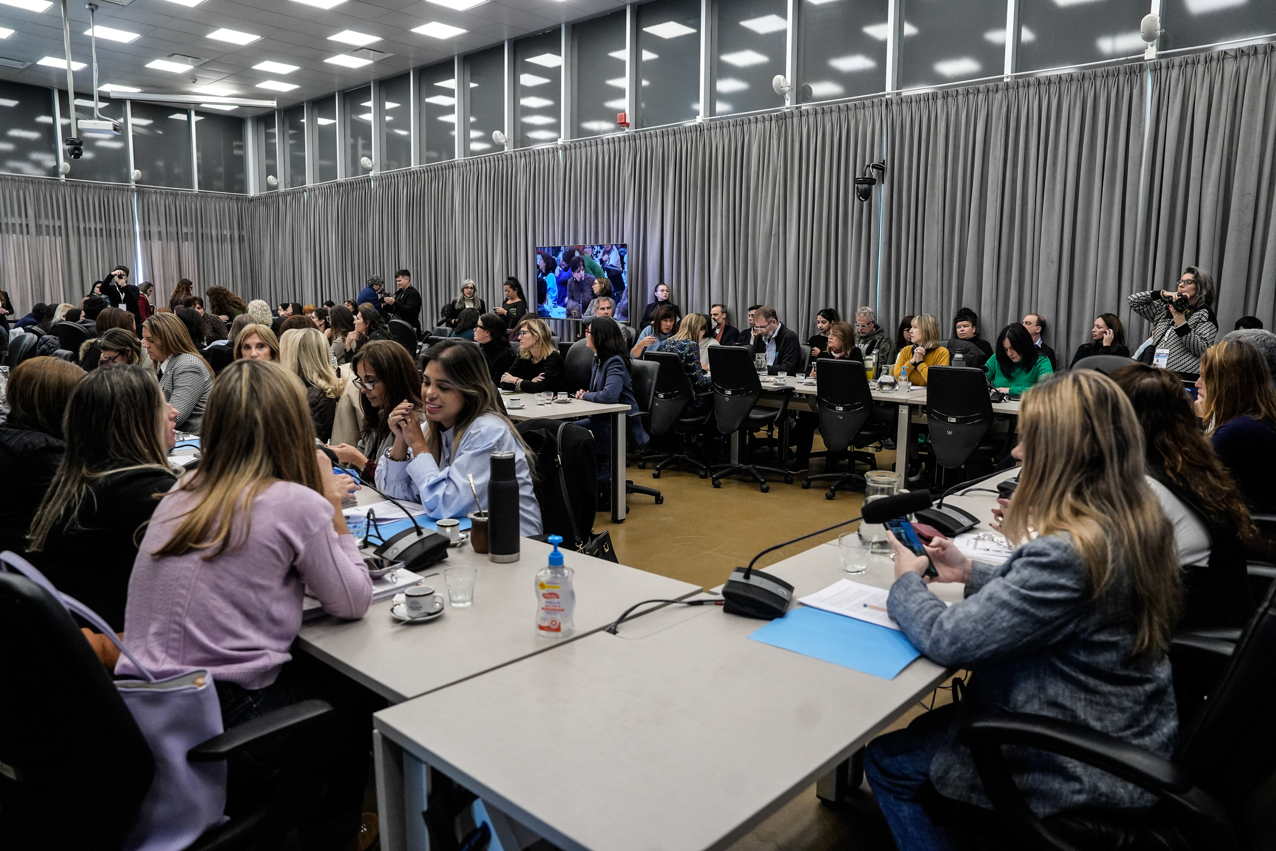 Galeria de imagenes de la noticia CON PARTICIPACIÓN CIUDADANA, PLENARIO DEBATIÓ SOBRE VIOLENCIA VICARIA Y FALSO SÍNDROME DE ALIENACIÓN PARENTAL