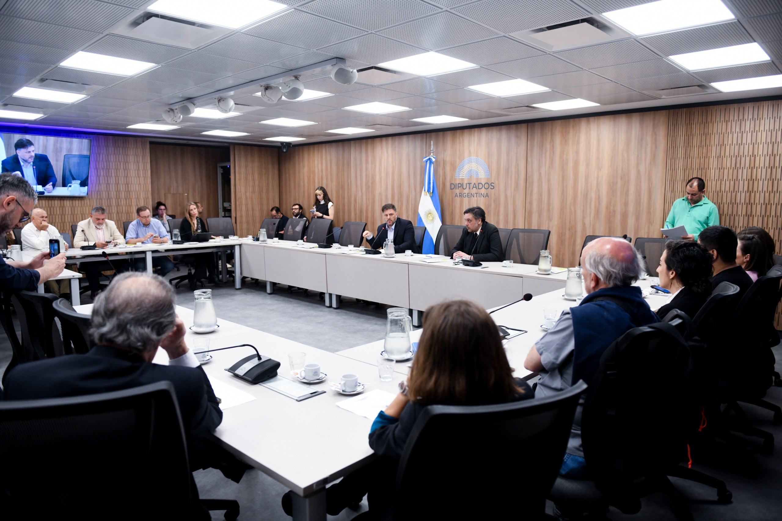 Galeria de imagenes de la noticia EXPUSIERON EN COMISIÓN REPRESENTANTES SOCIALES, DE ASOCIACIONES Y DE BARRIOS POPULARES