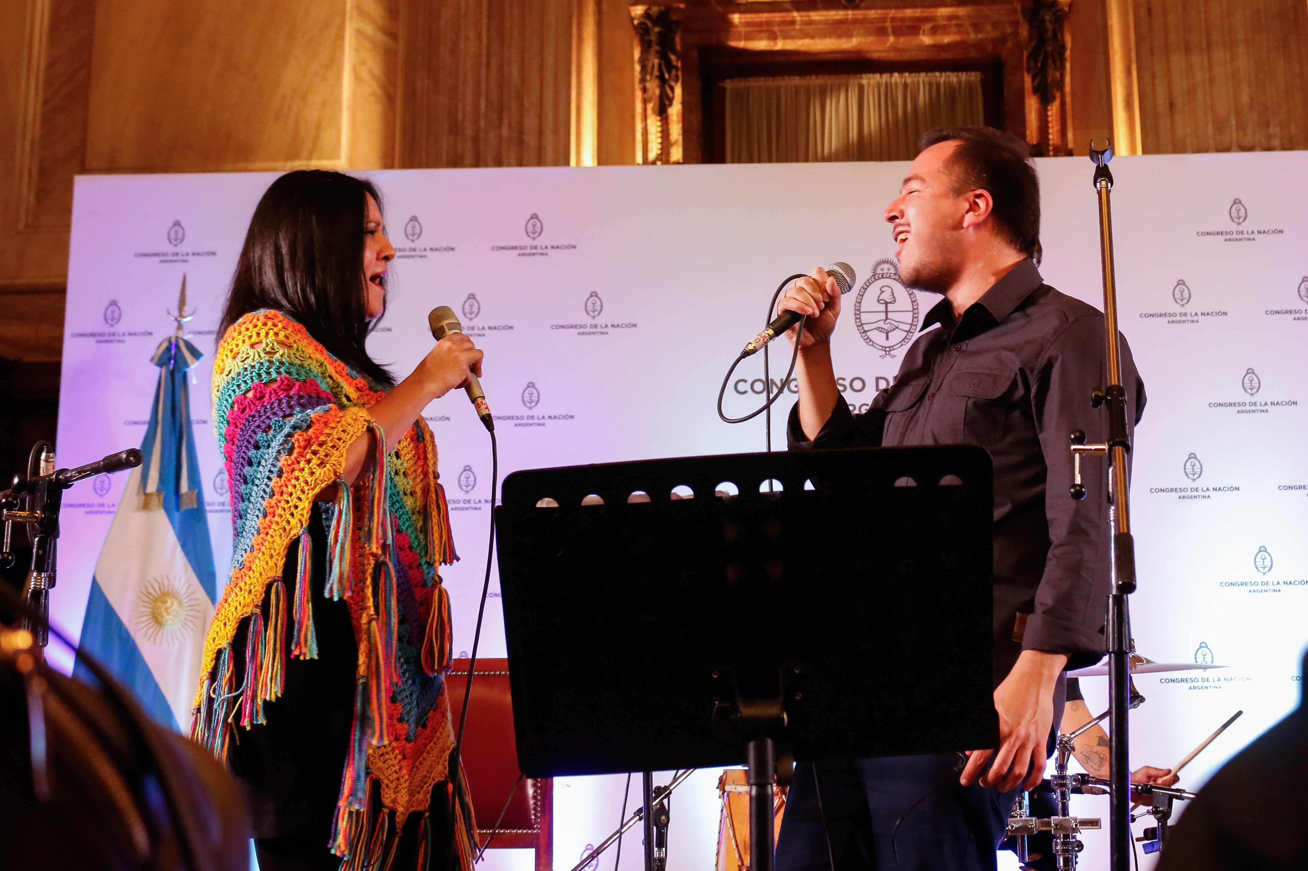 Los folcloristas Bruno Arias y la Bruja Salguero en homenaje a Leguizamón